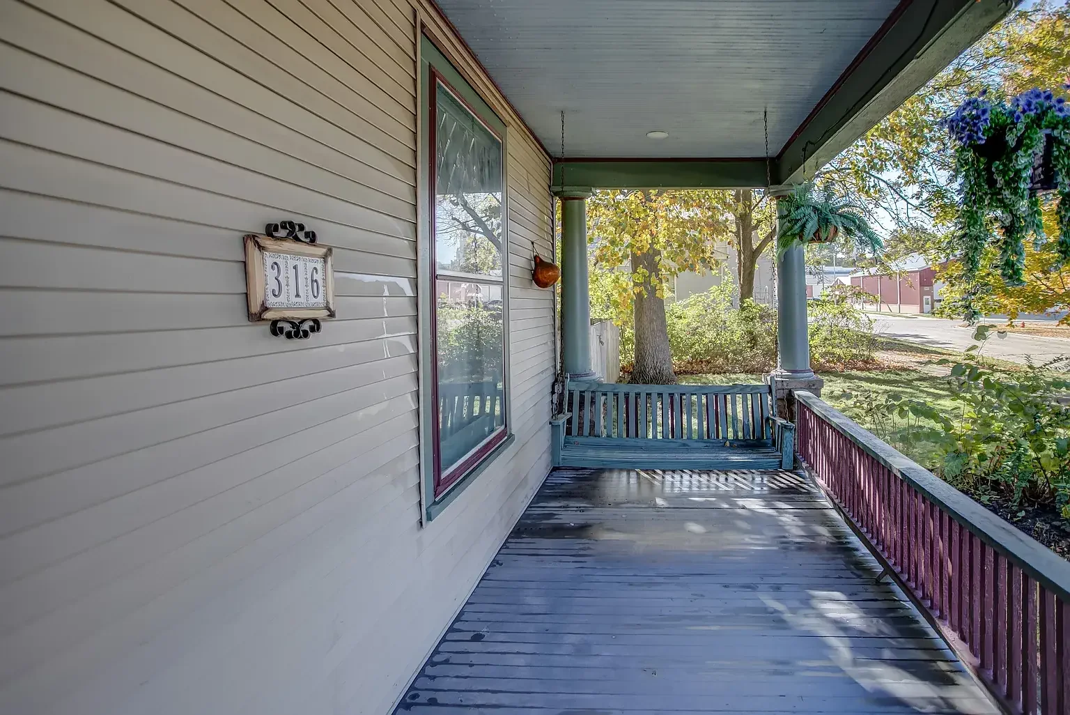 1890 Victorian house Pittsfield Illinois - 11 - front porch.webp