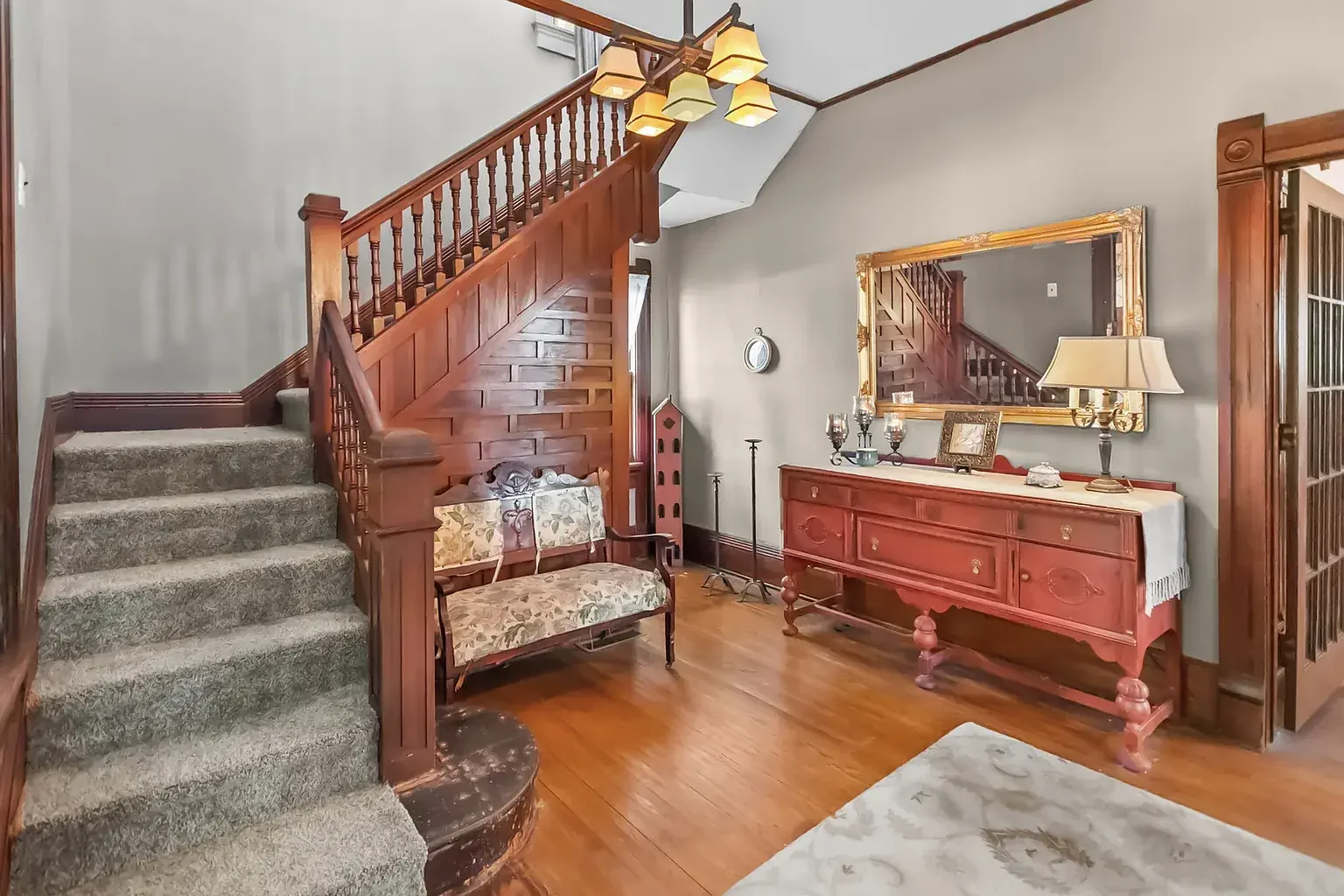 1890 Victorian house Pittsfield Illinois - 13 - foyer.webp