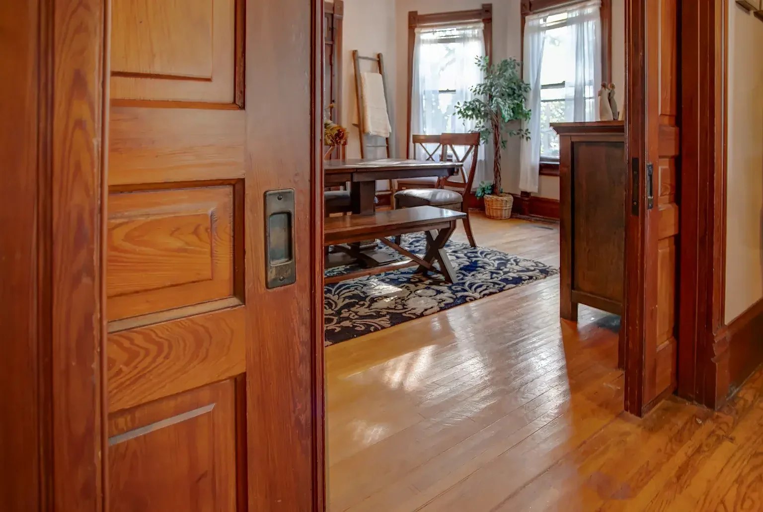 1890 Victorian house Pittsfield Illinois - 27 - dining room.webp
