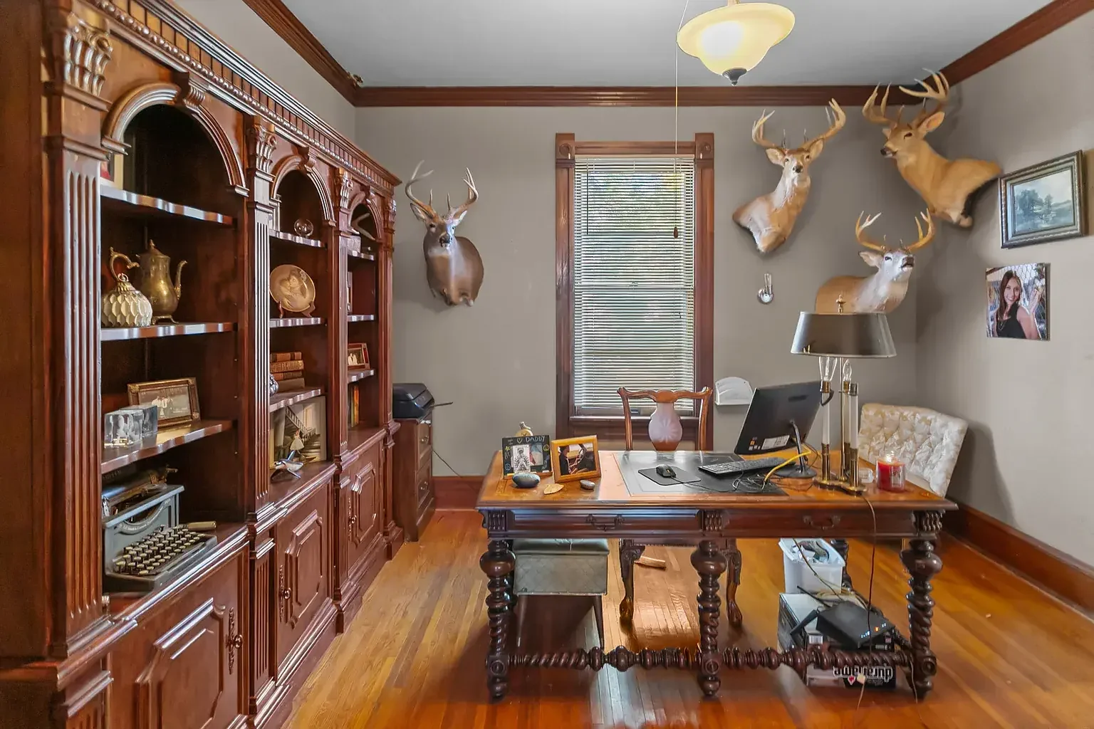 1890 Victorian house Pittsfield Illinois - 29 - office.webp