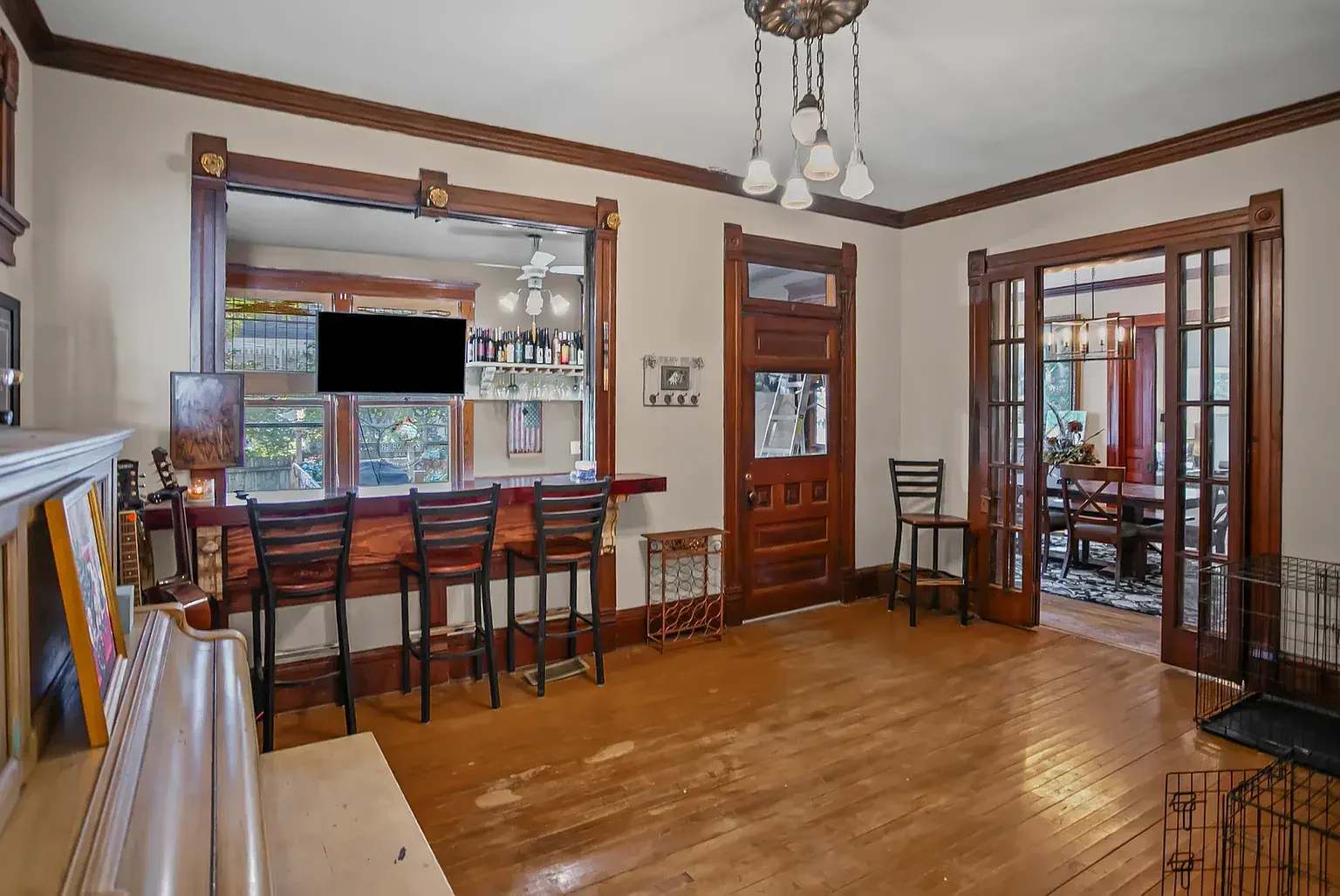 1890 Victorian house Pittsfield Illinois - 46 - bar.webp