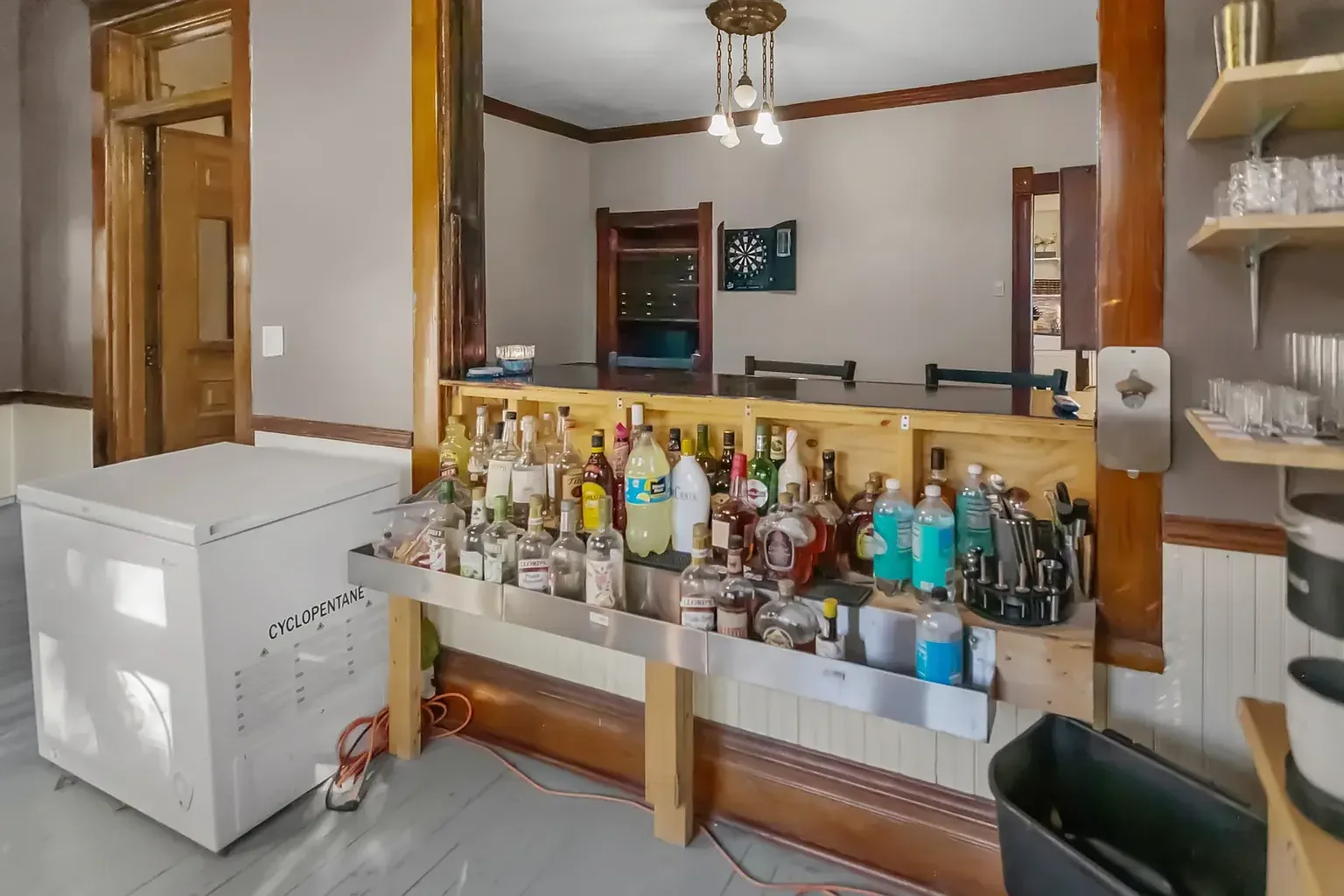 1890 Victorian house Pittsfield Illinois - 49 - bar.webp
