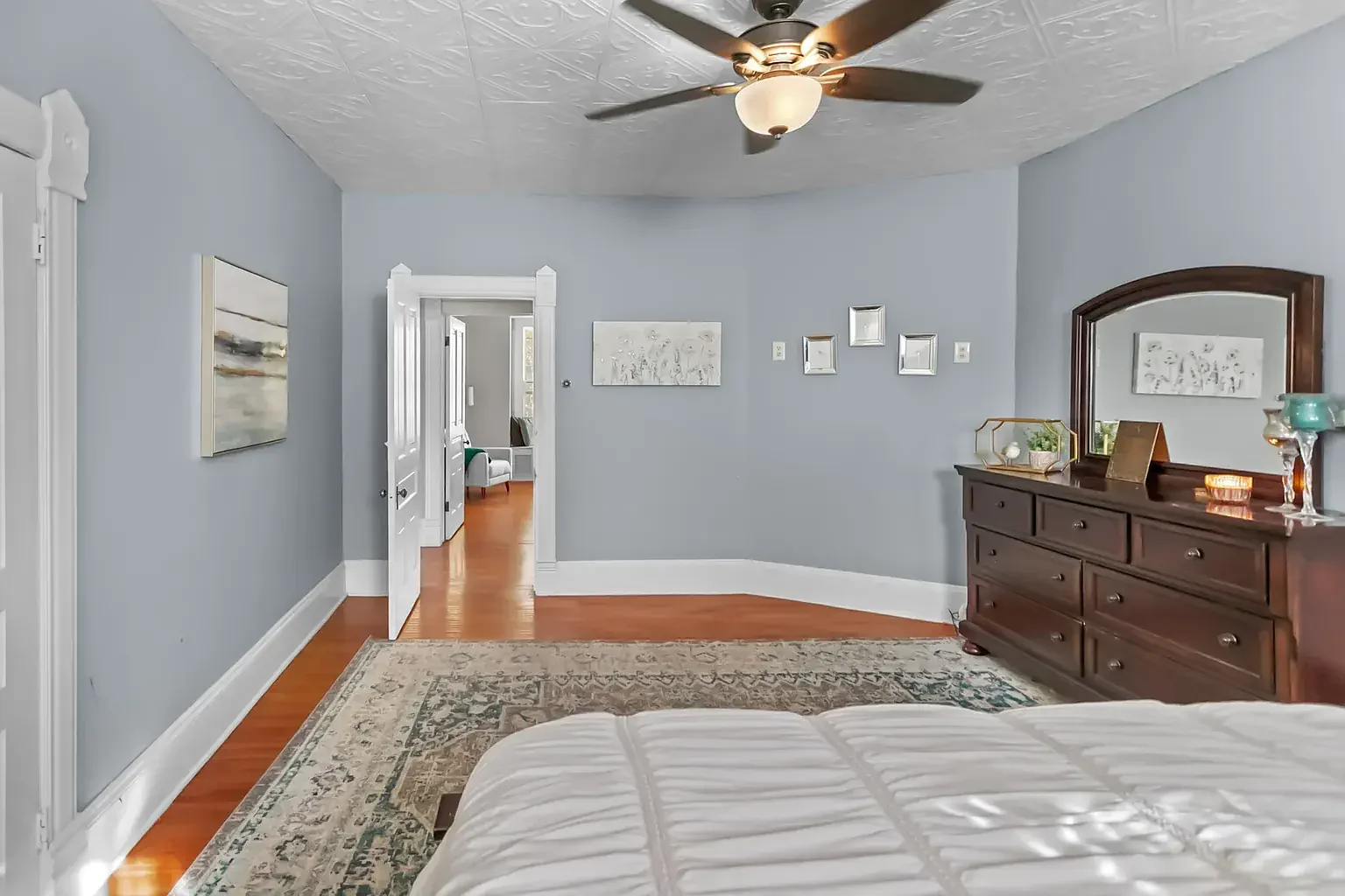 1890 Victorian house Pittsfield Illinois - 56 - bedroom.webp