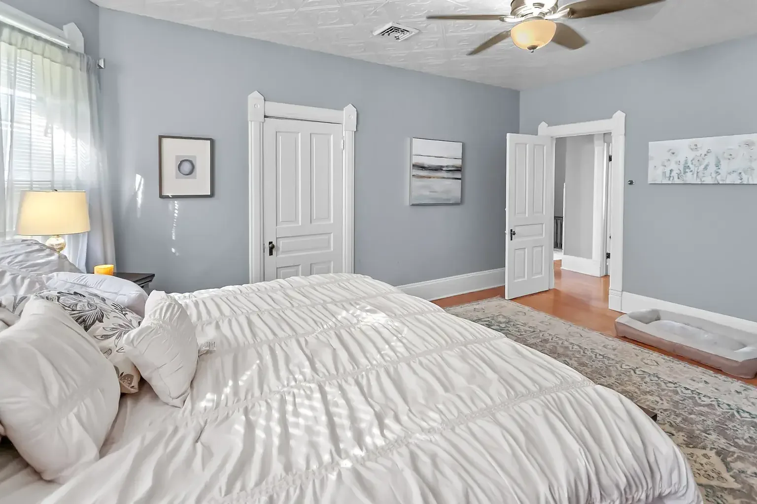 1890 Victorian house Pittsfield Illinois - 57 - bedroom.webp