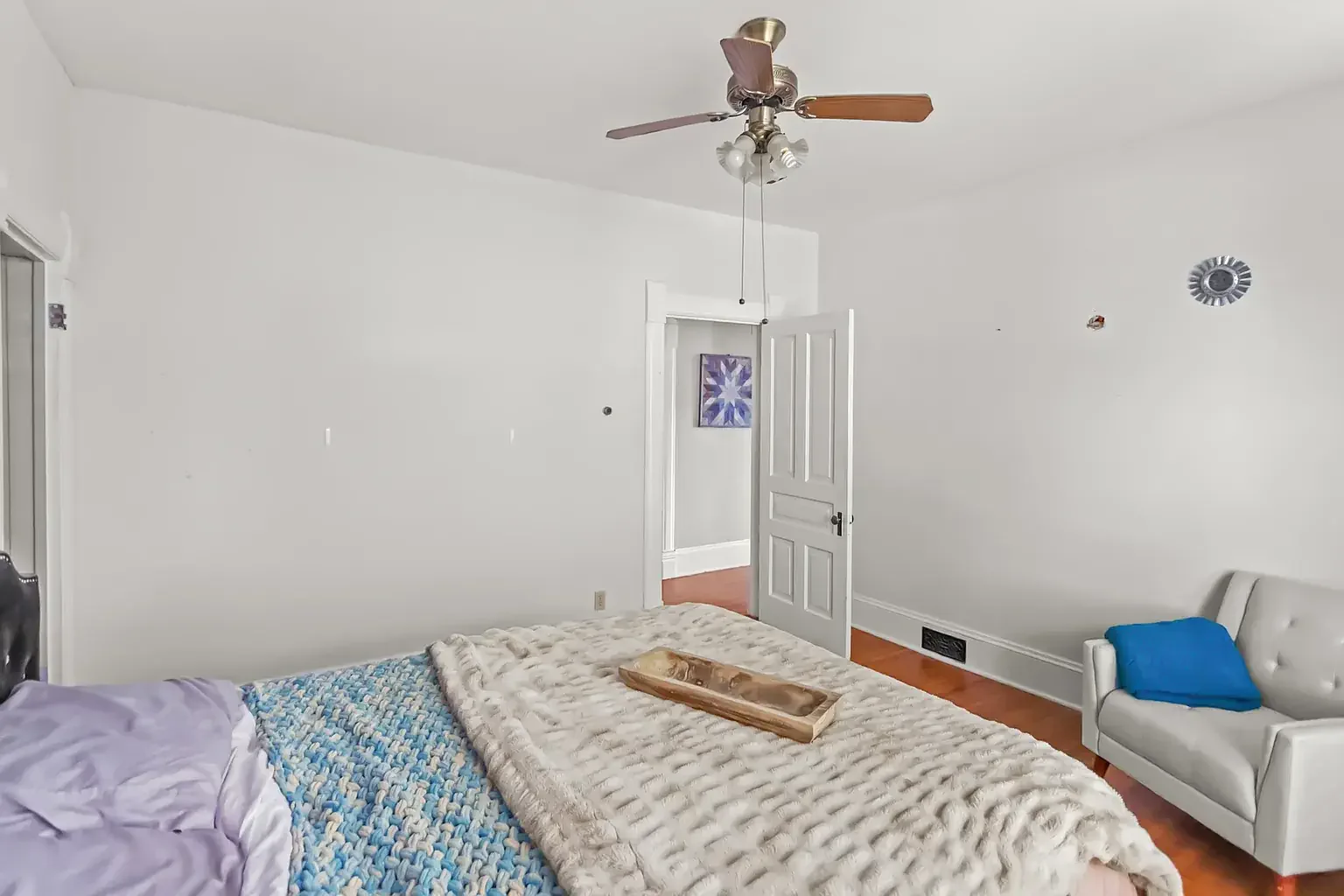 1890 Victorian house Pittsfield Illinois - 61 - bedroom.webp