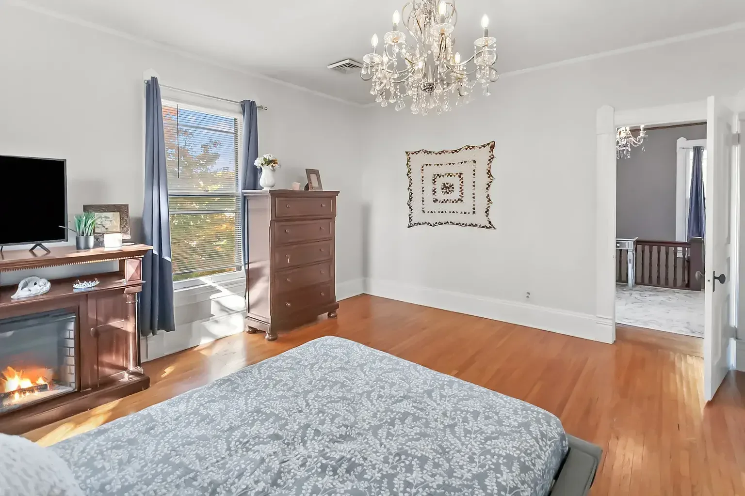 1890 Victorian house Pittsfield Illinois - 66 - bedroom.webp