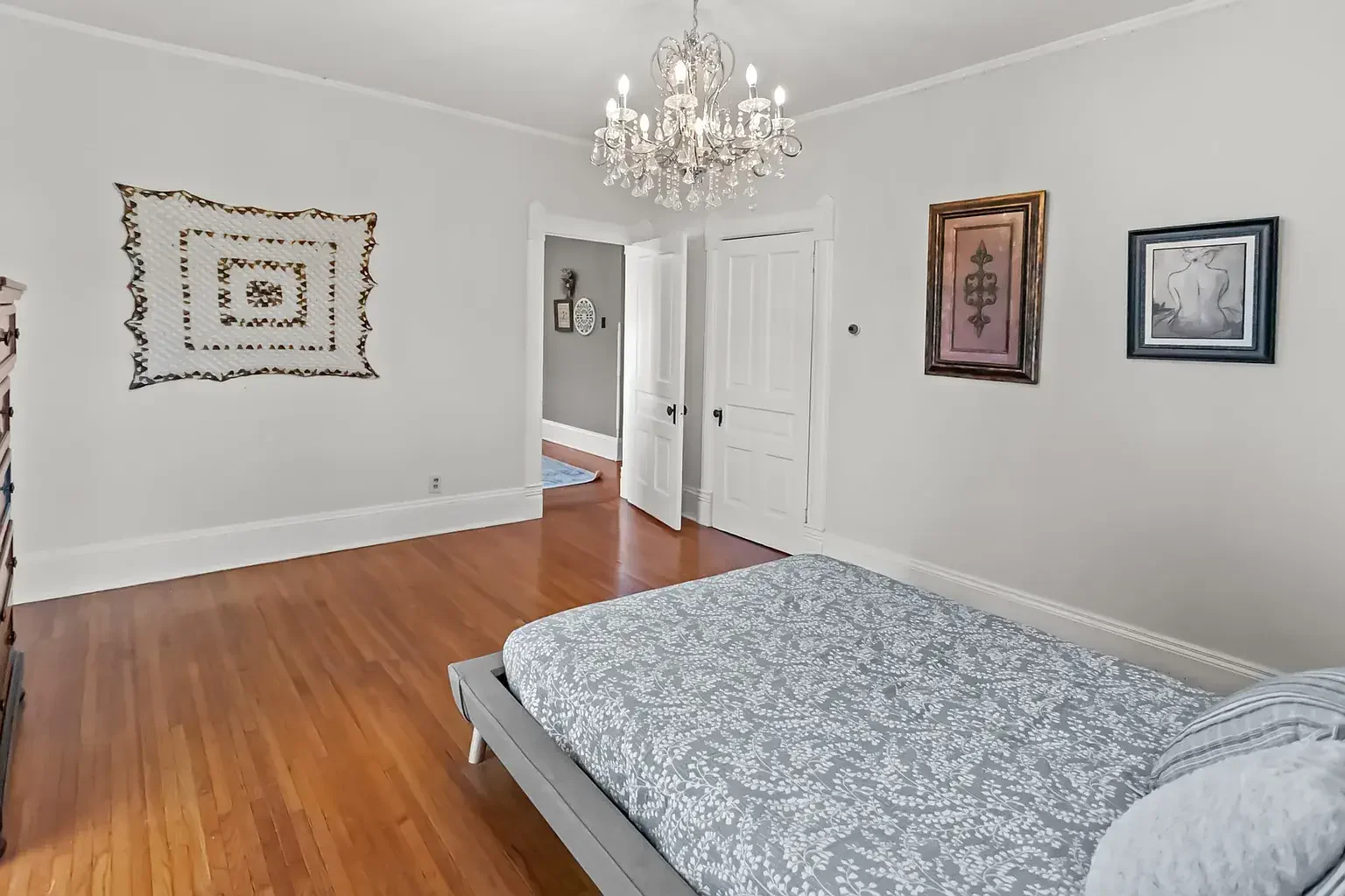 1890 Victorian house Pittsfield Illinois - 67 - bedroom.webp