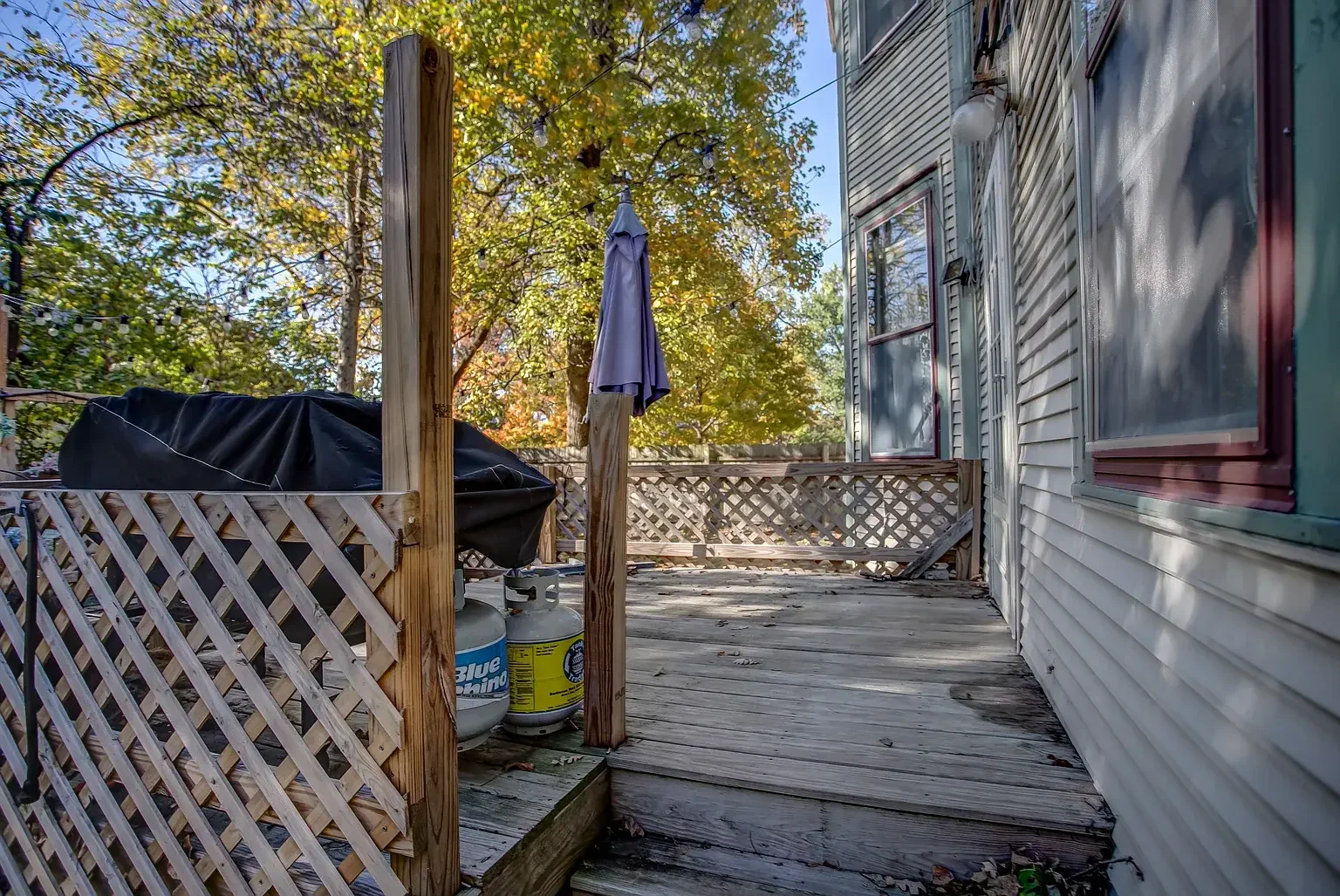 1890 Victorian house Pittsfield Illinois - 77 - patio.webp