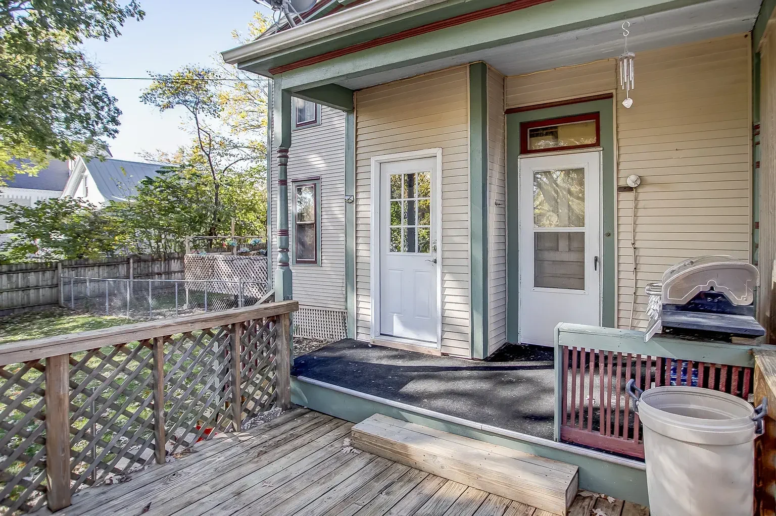 1890 Victorian house Pittsfield Illinois - 80 - patio.webp