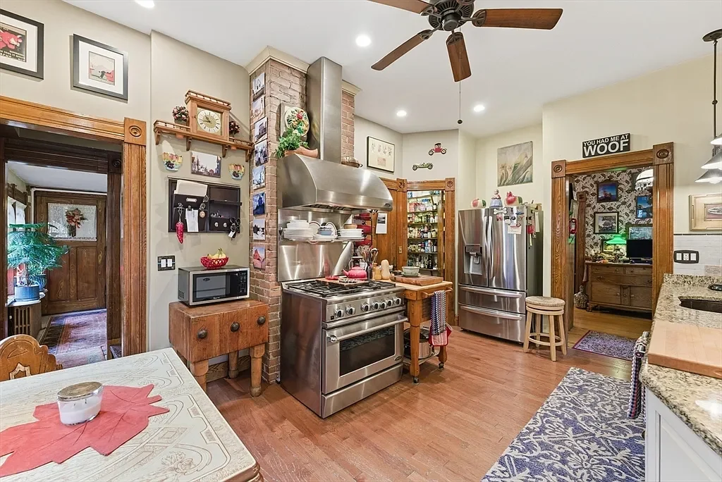 The William McKnight House 1890 Shingle style Springfield Massachusetts - 16 - kitchen.webp