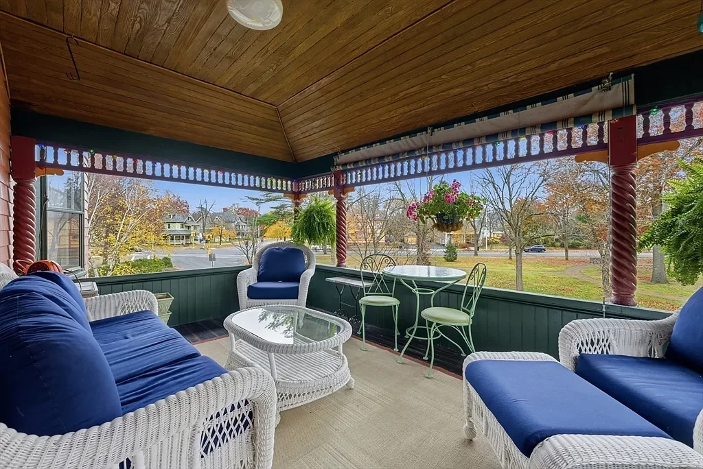 The William McKnight House 1890 Shingle style Springfield Massachusetts - 27 - porch.webp