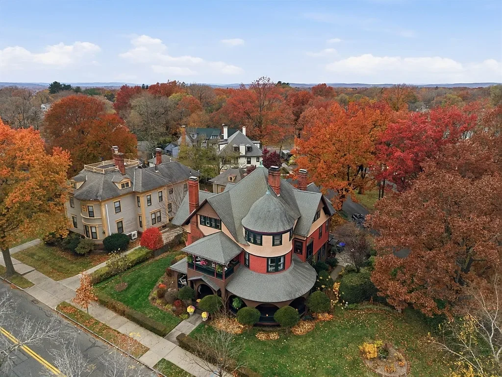 The William McKnight House 1890 Shingle style Springfield Massachusetts - 41 - top view.webp