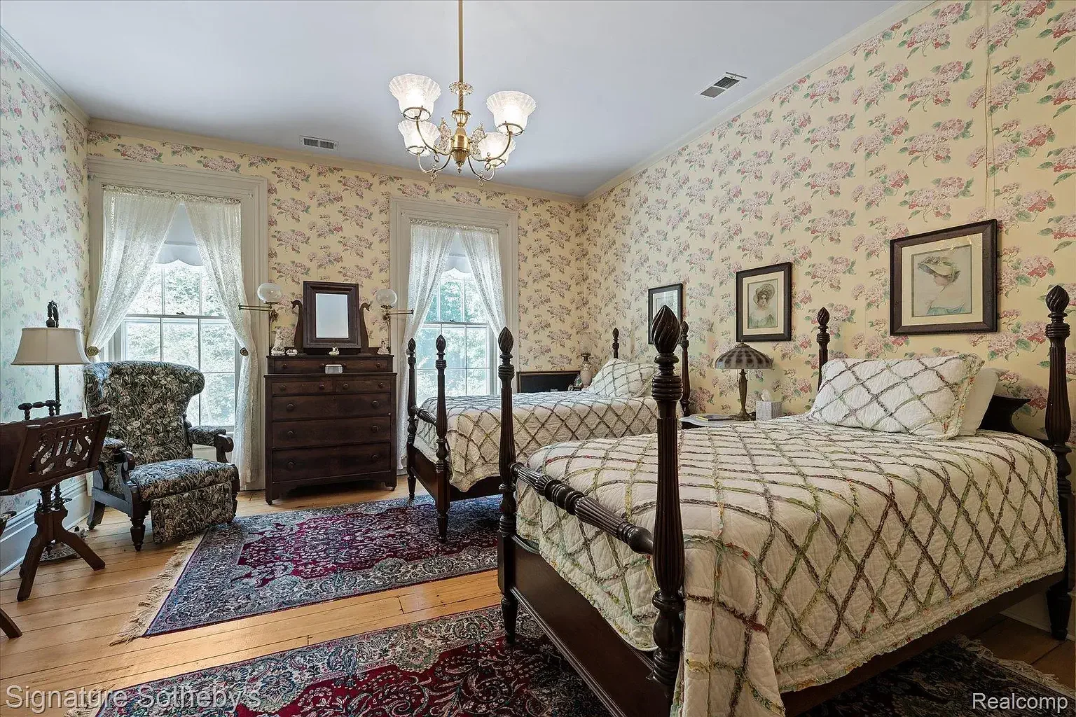 Oakhill Estate The Chauncey M. Brewer House 1858 Italianate Marshall Michigan - 37 - bedroom.webp