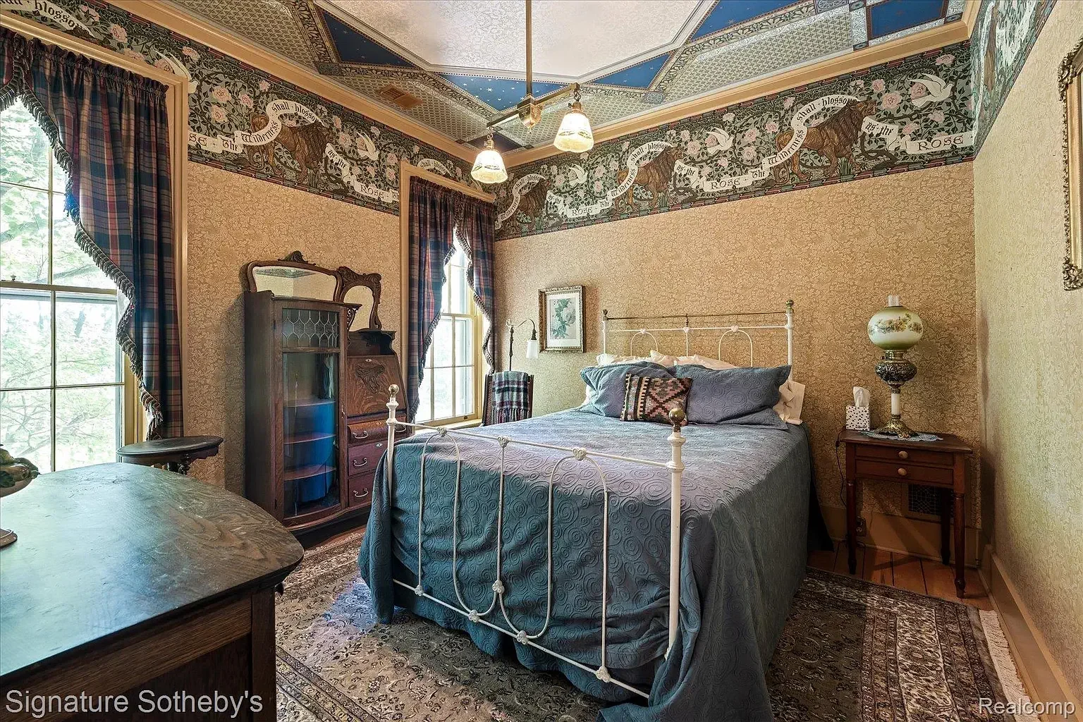 Oakhill Estate The Chauncey M. Brewer House 1858 Italianate Marshall Michigan - 40 - bedroom.webp