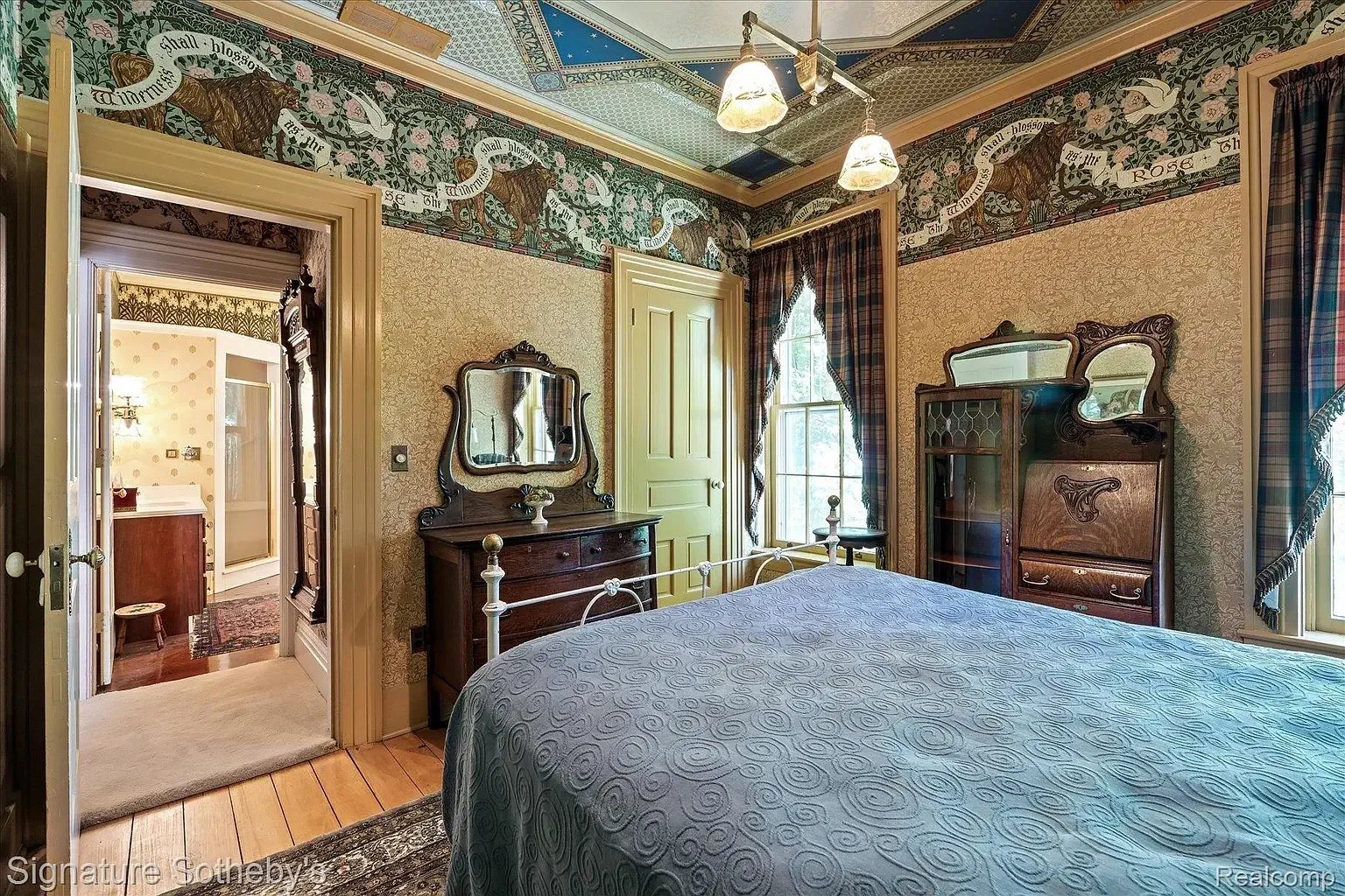 Oakhill Estate The Chauncey M. Brewer House 1858 Italianate Marshall Michigan - 41 - bedroom.webp