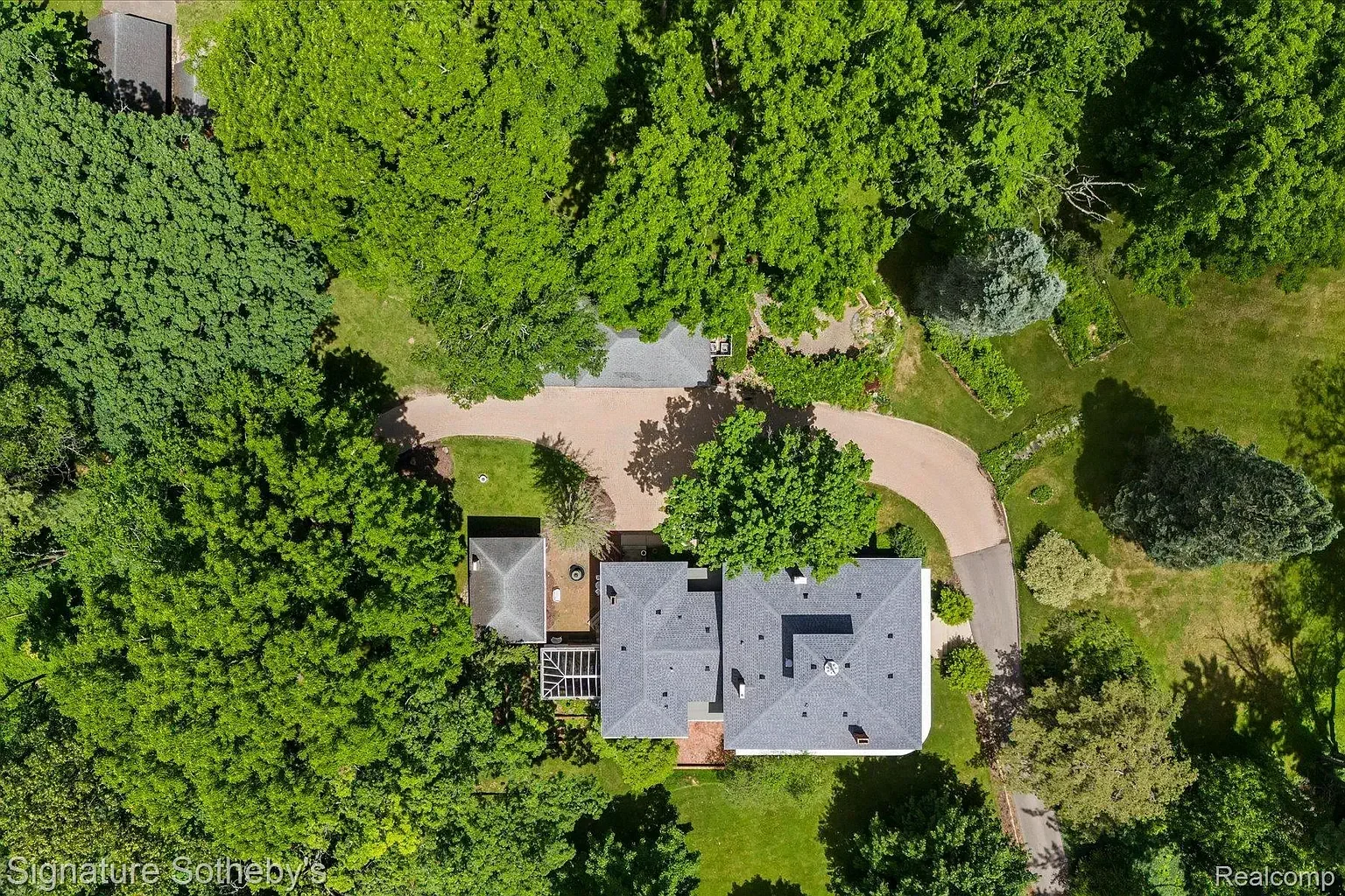 Oakhill Estate The Chauncey M. Brewer House 1858 Italianate Marshall Michigan - 80 - aerial view.webp