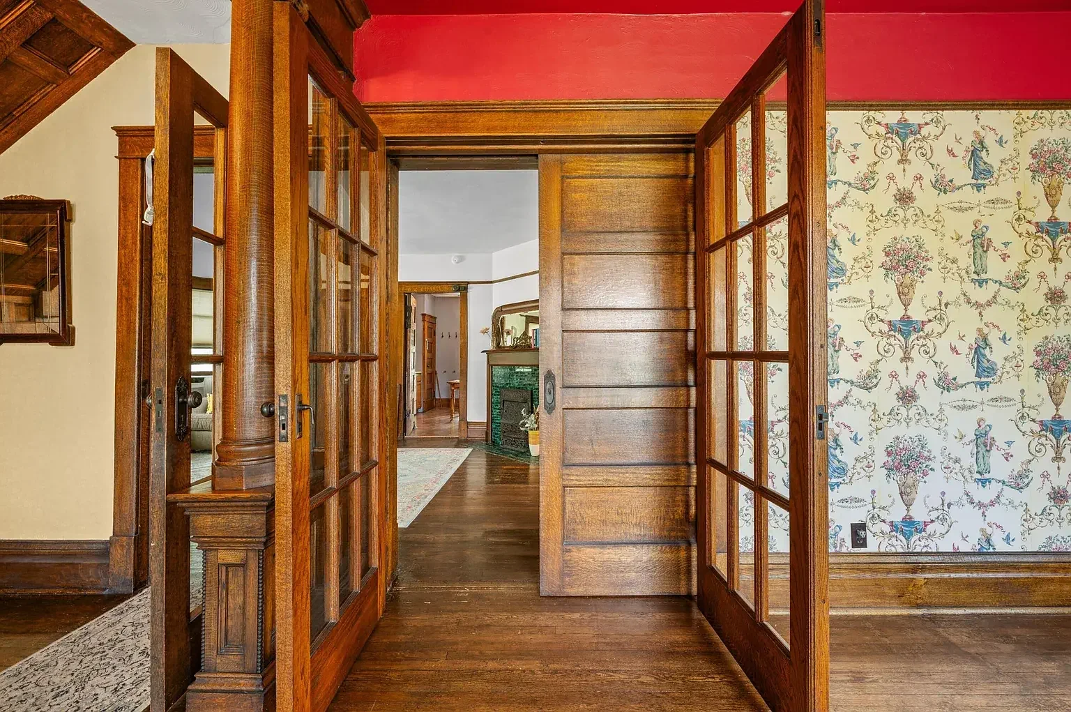 1904 Historic house Niles Michigan - 7 - sunroom.webp