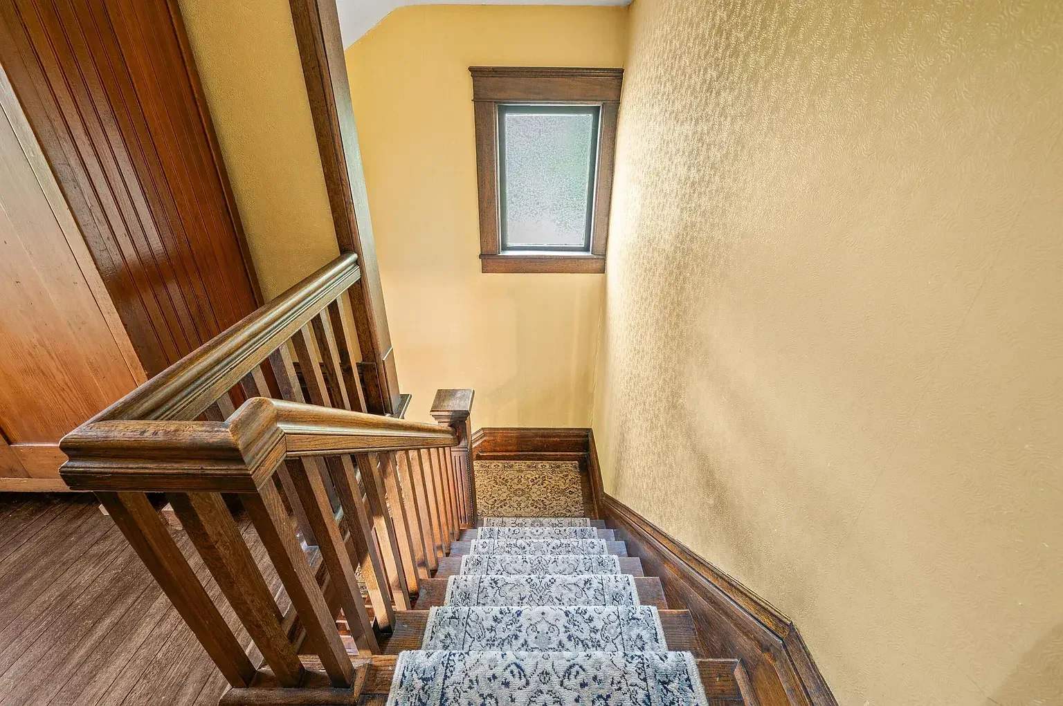 1904 Historic house Niles Michigan - 17 - stairs.webp