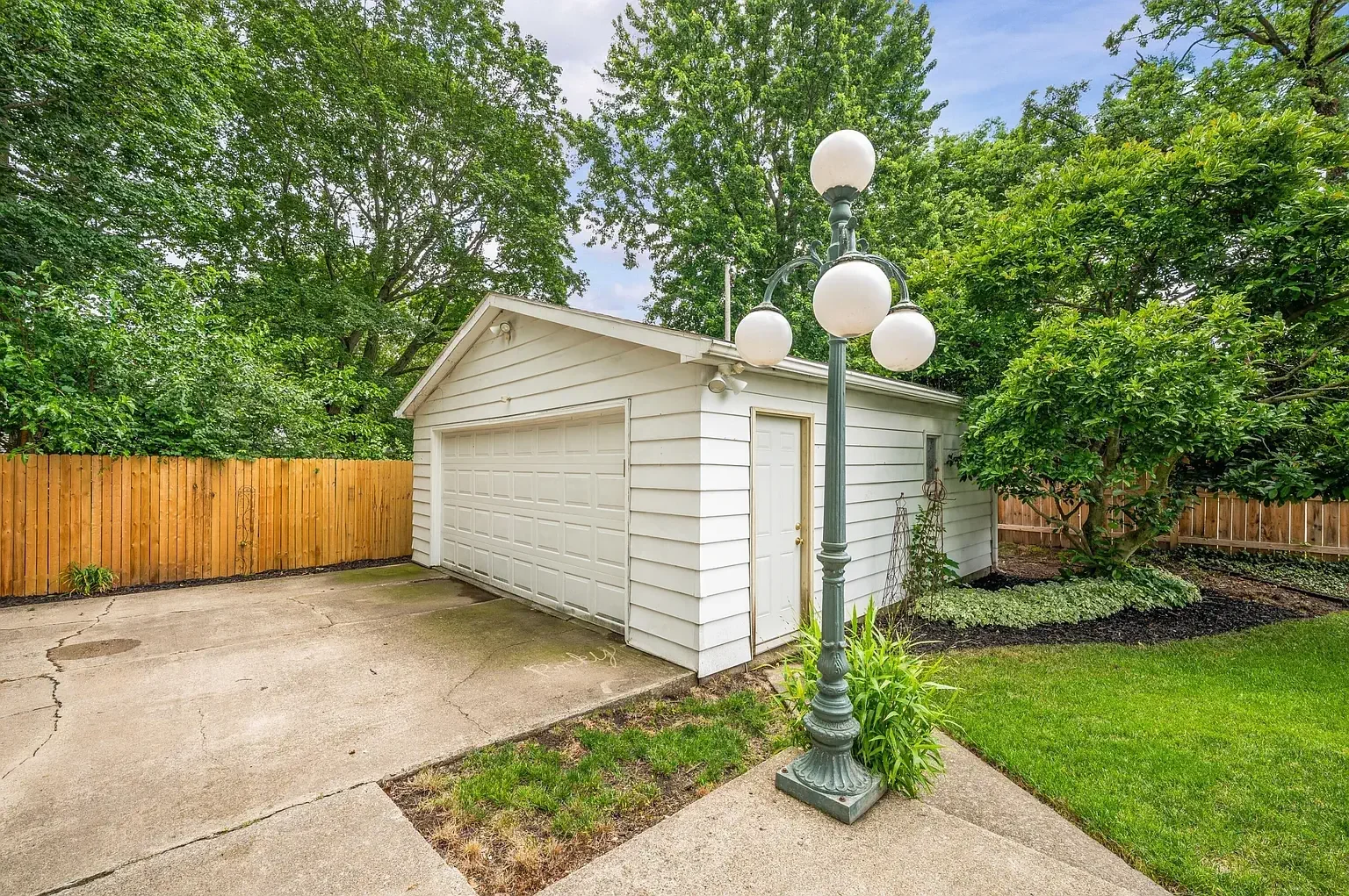 1904 Historic house Niles Michigan - 33 - garage.webp