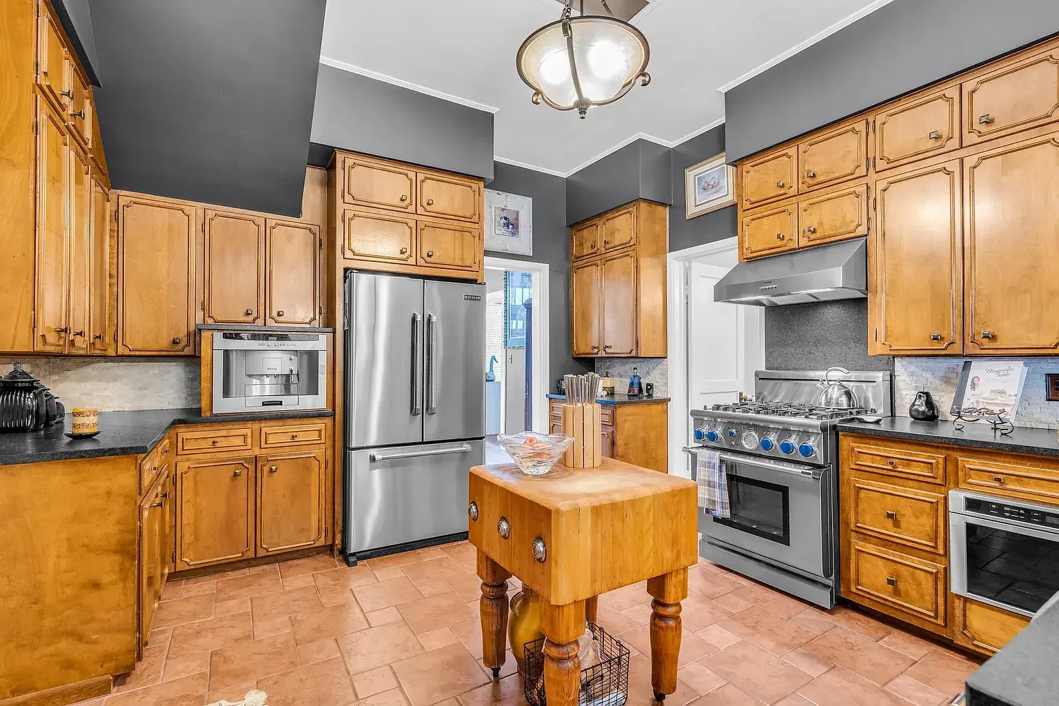 1847 Greek Revival house Aberdeen Mississippi - 12 - kitchen.webp