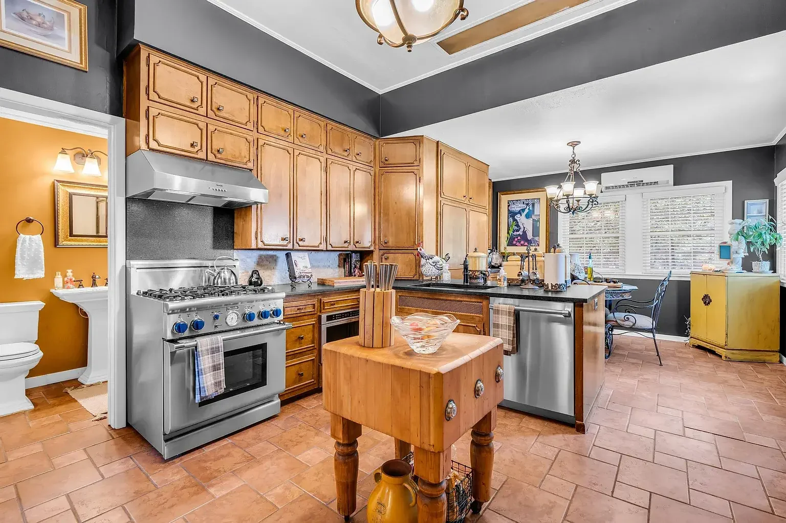 1847 Greek Revival house Aberdeen Mississippi - 13 - kitchen.webp