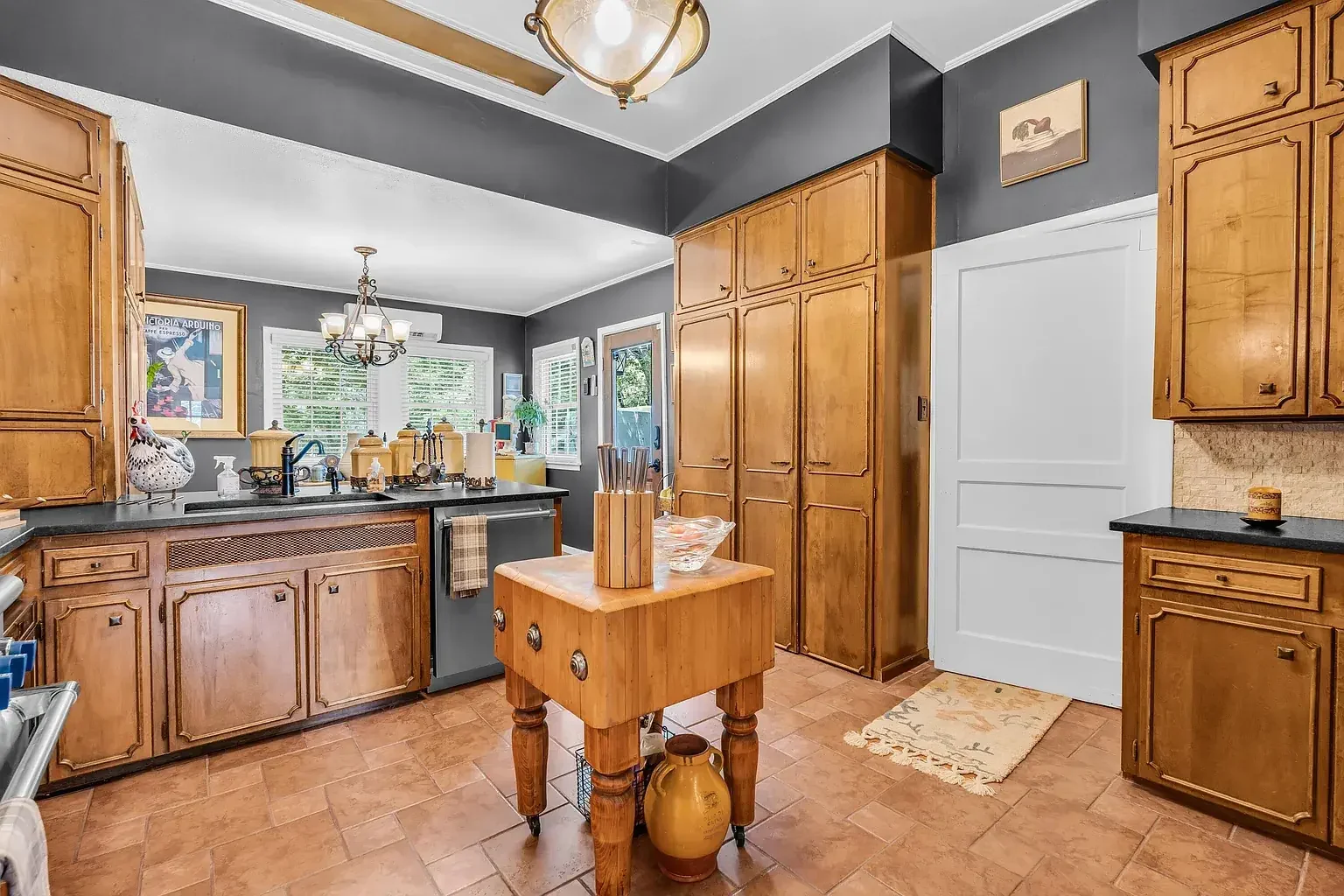 1847 Greek Revival house Aberdeen Mississippi - 15 - kitchen.webp