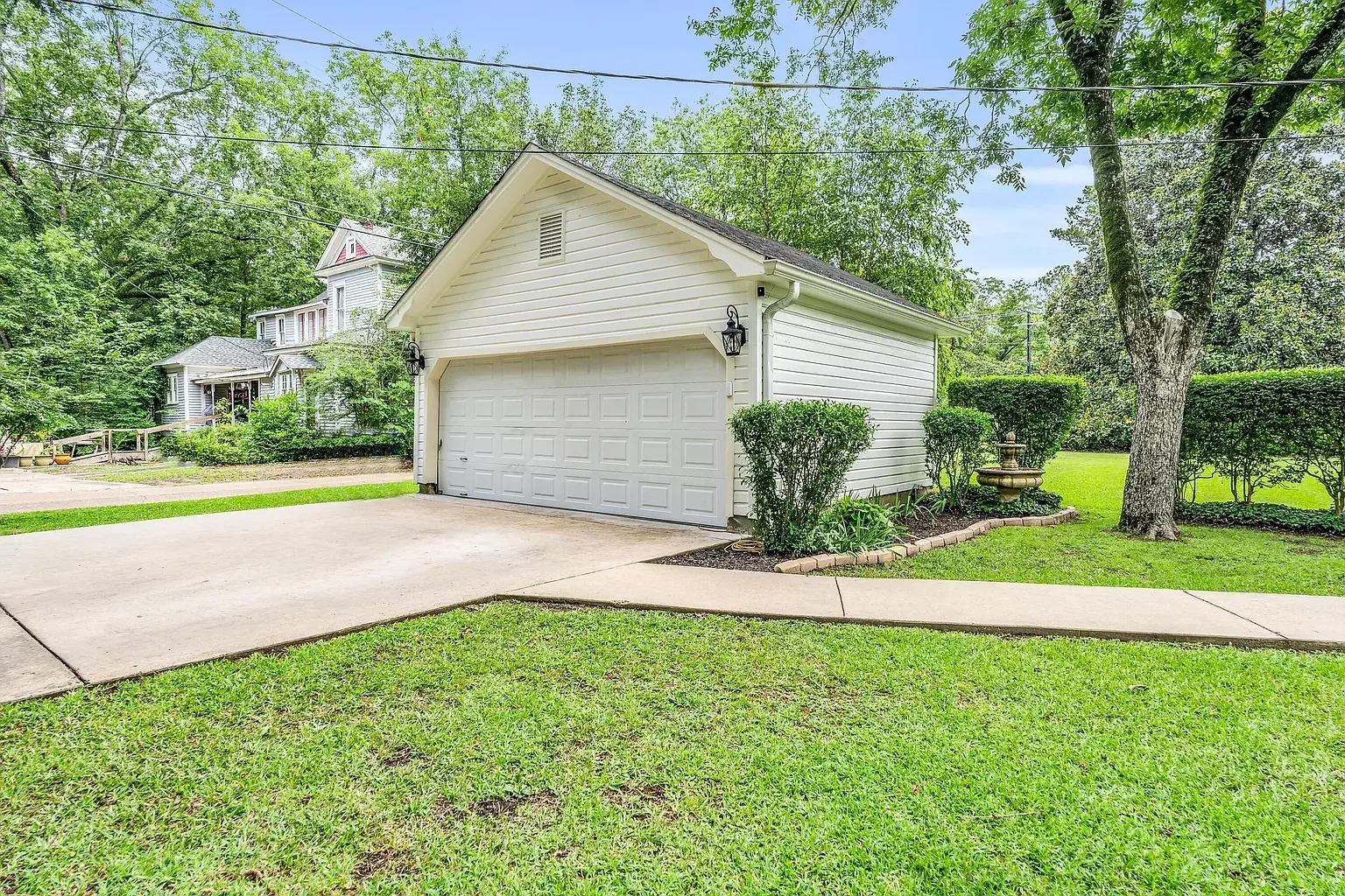 1847 Greek Revival house Aberdeen Mississippi - 35 - garage.webp