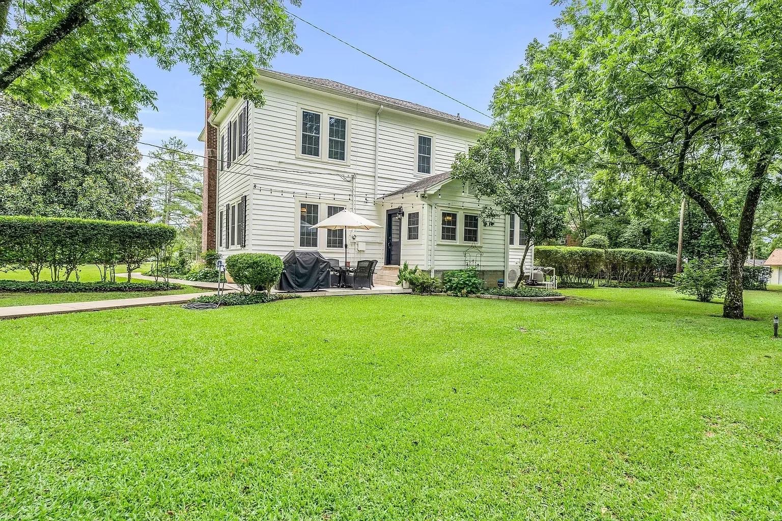 1847 Greek Revival house Aberdeen Mississippi - 36 - backyard.webp