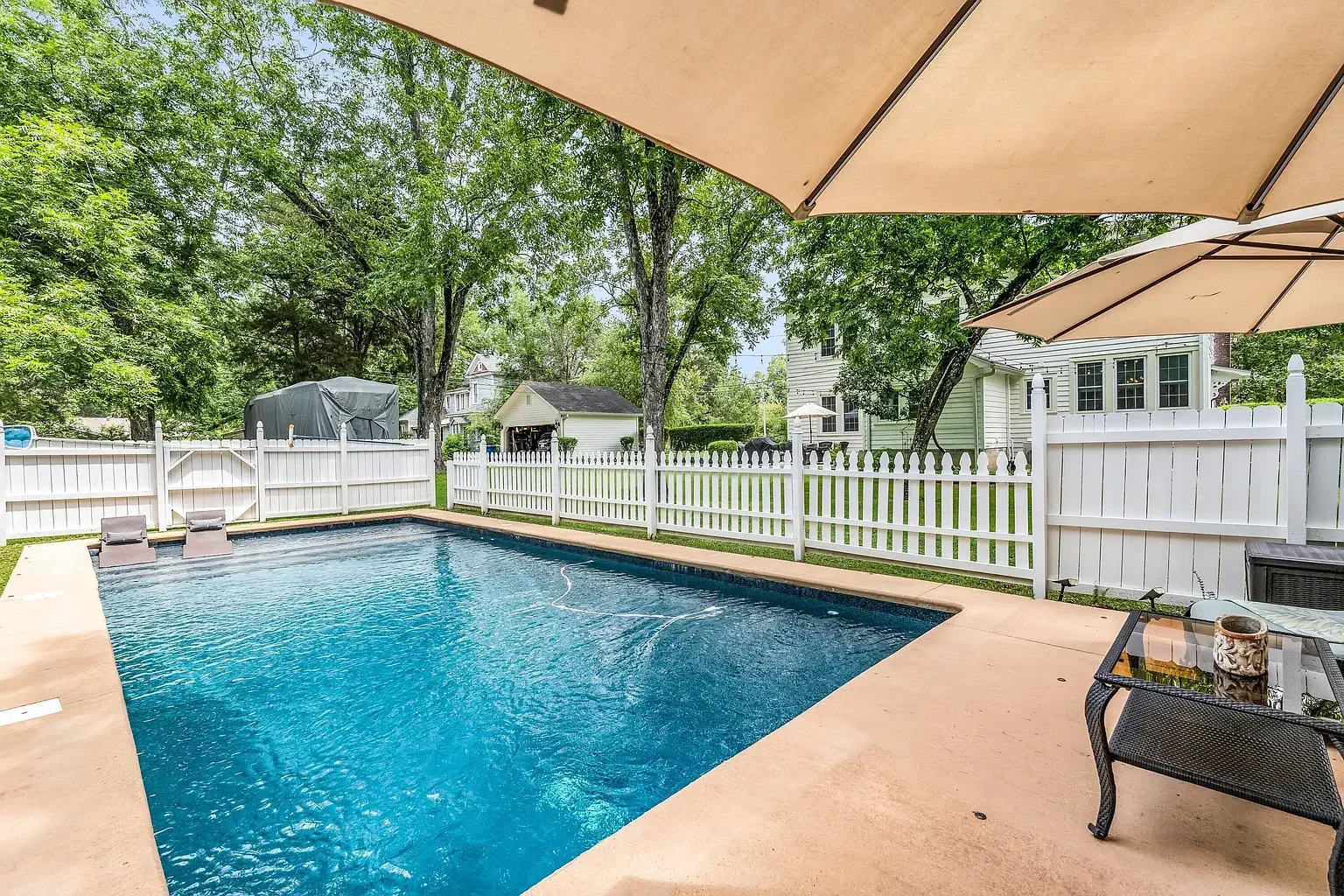 1847 Greek Revival house Aberdeen Mississippi - 39 - pool.webp