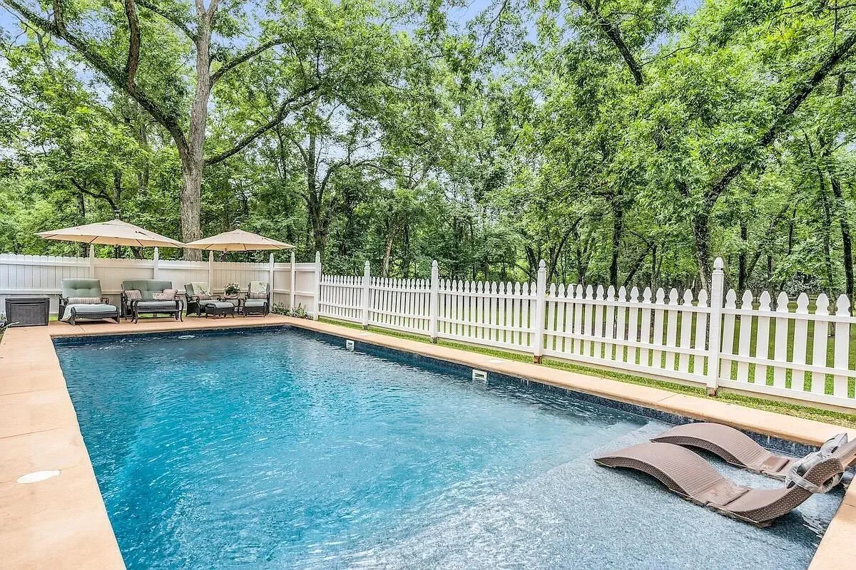 1847 Greek Revival house Aberdeen Mississippi - 40  pool.webp
