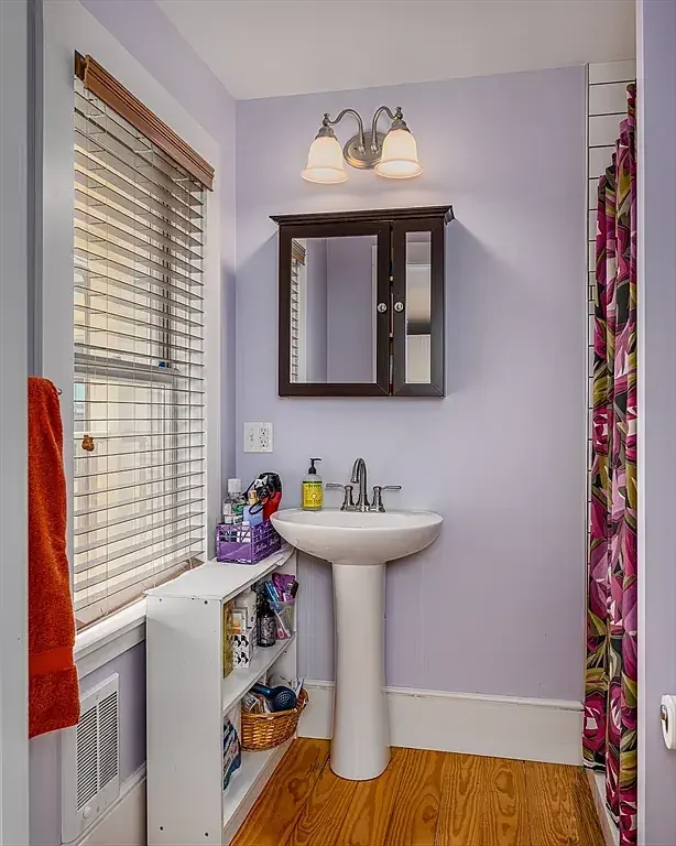 Henry F Hills House 1863 Italianate Amherst Massachusetts - 33 - bathroom.webp