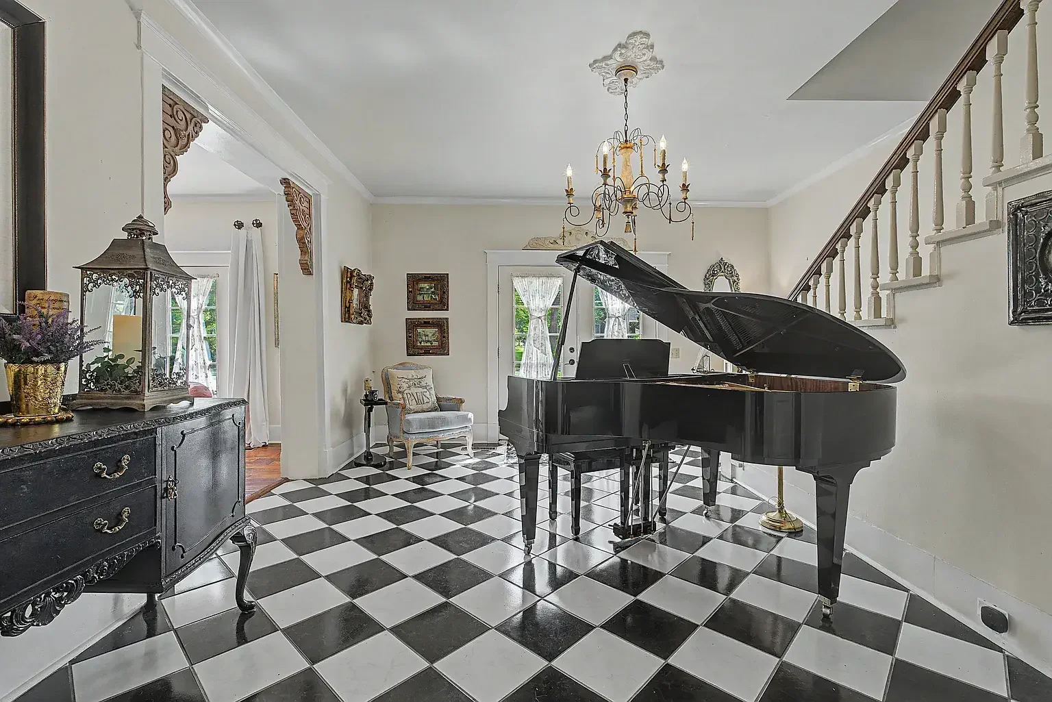 1930 Traditional House Hernando Mississippi - 5 - foyer.webp