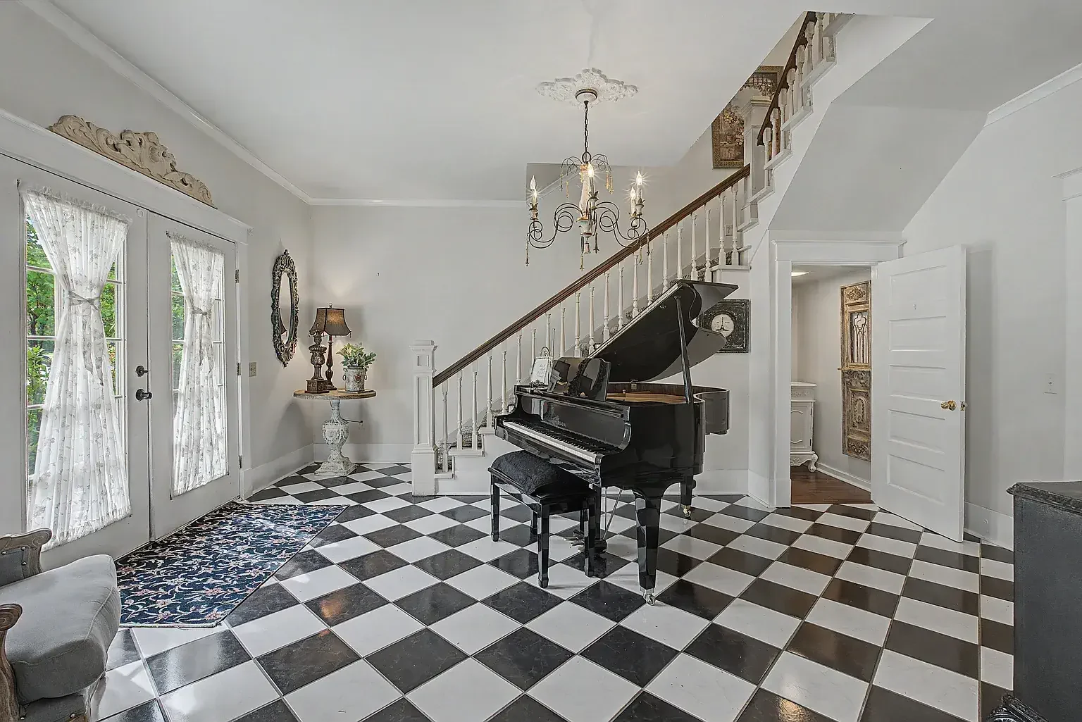1930 Traditional House Hernando Mississippi - 6 - foyer.webp