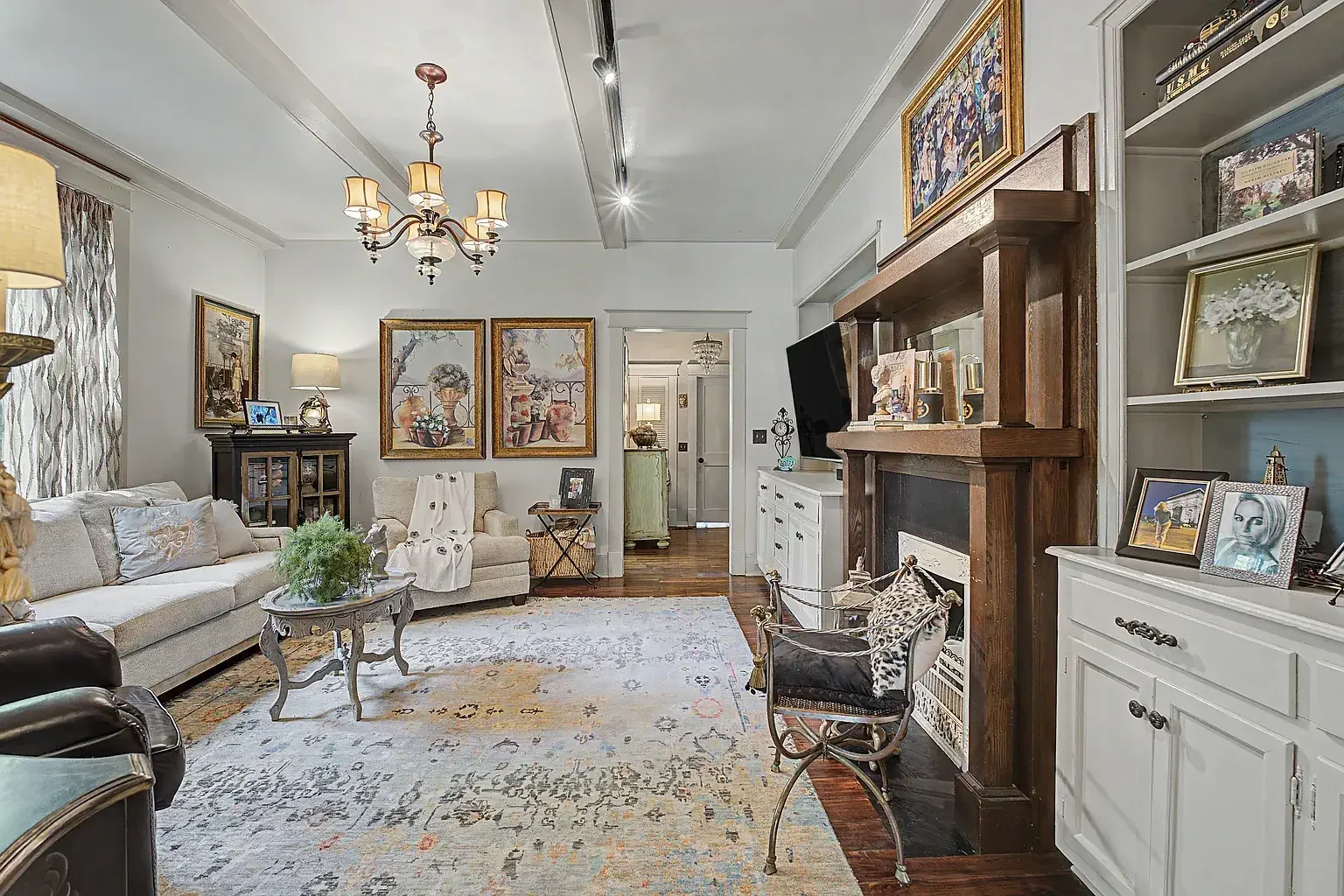 1930 Traditional House Hernando Mississippi - 8 - living room.webp