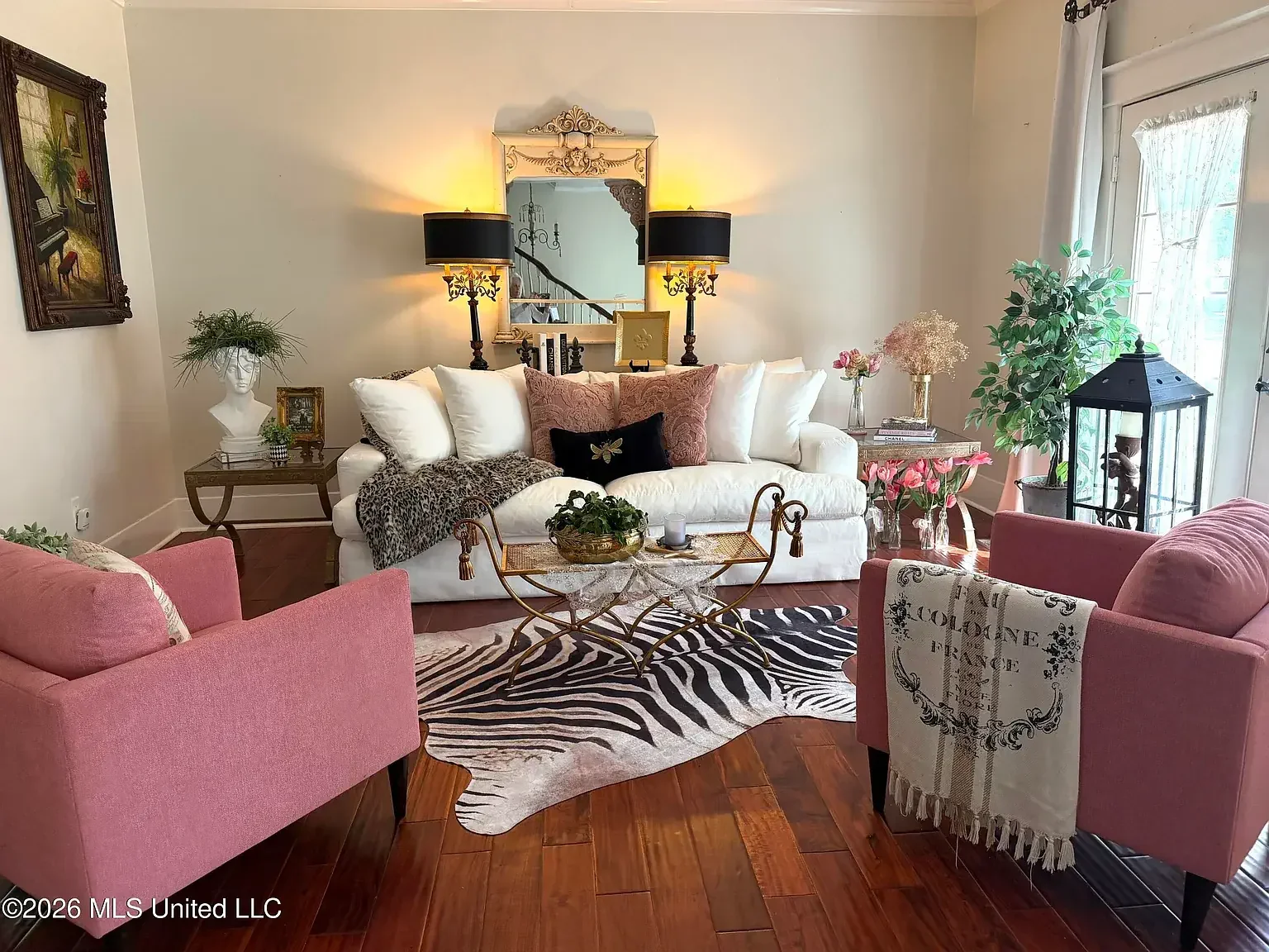 1930 Traditional House Hernando Mississippi - 11 - family room.webp