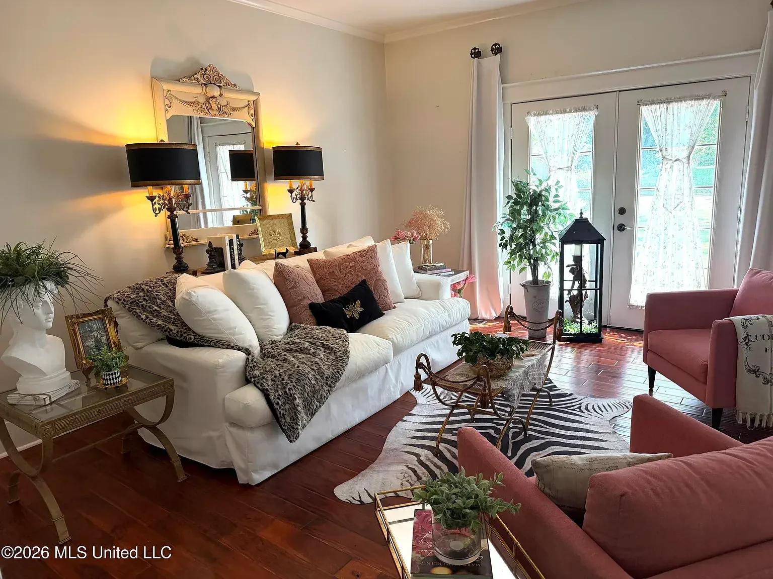 1930 Traditional House Hernando Mississippi - 12 - family room.webp