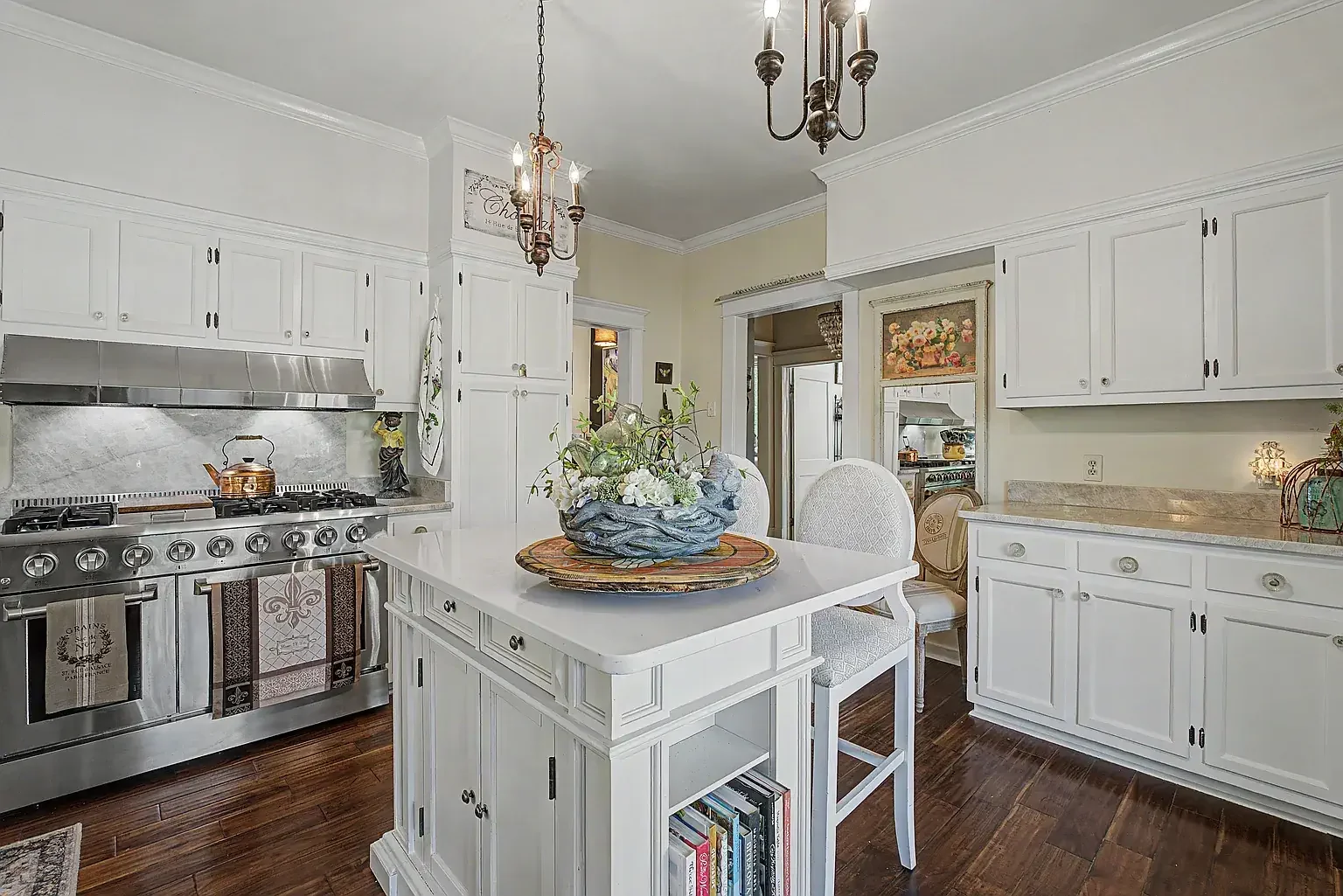 1930 Traditional House Hernando Mississippi - 15 - kitchen.webp