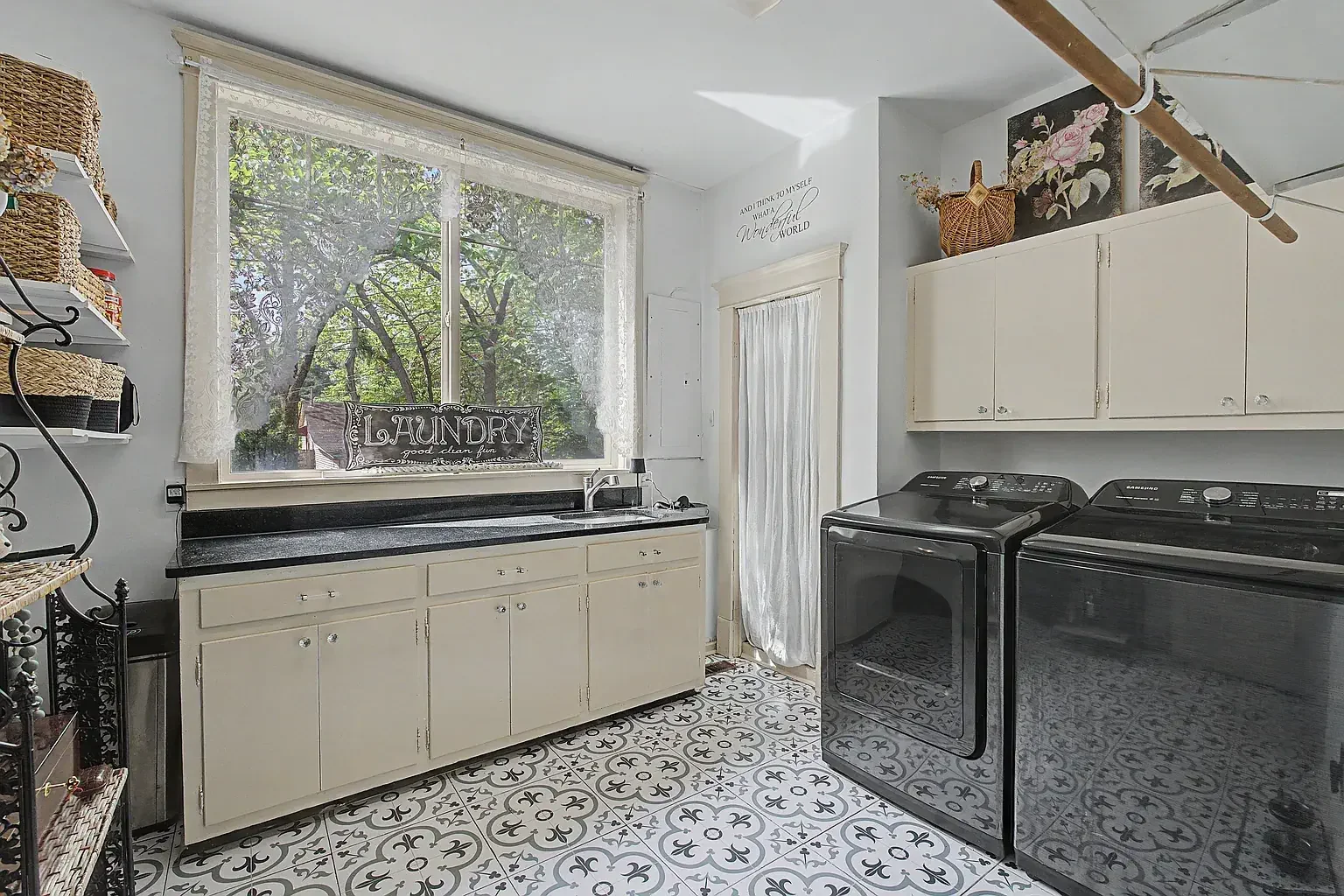 1930 Traditional House Hernando Mississippi - 18 - laundry.webp