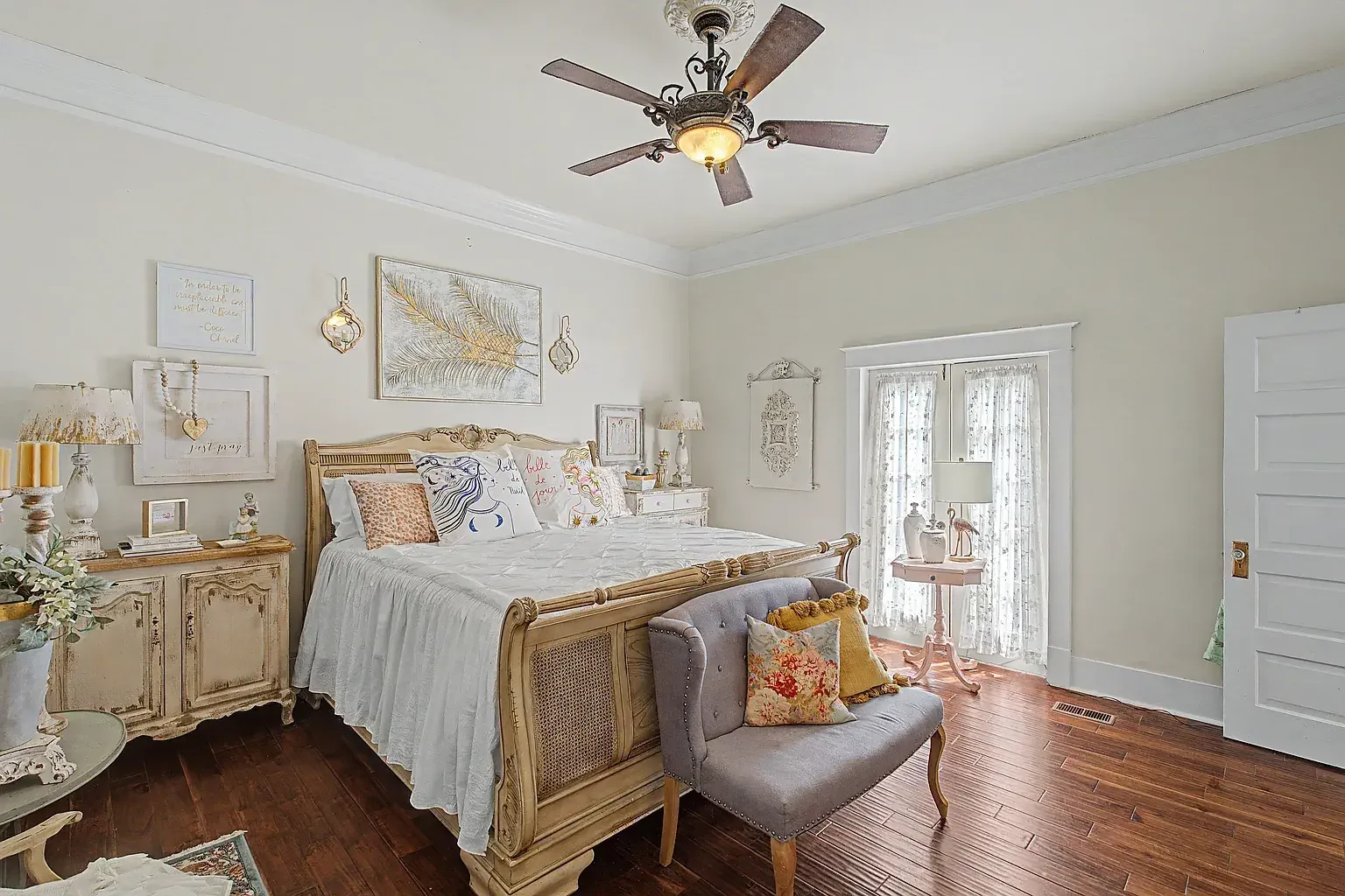1930 Traditional House Hernando Mississippi - 22 - bedroom.webp