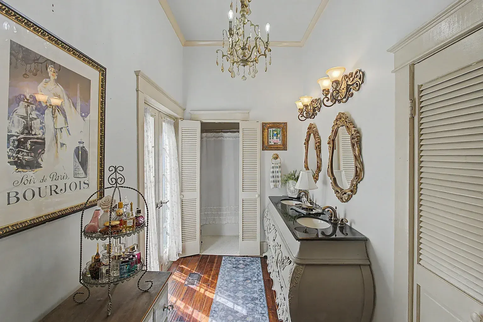 1930 Traditional House Hernando Mississippi - 24 - hallway.webp
