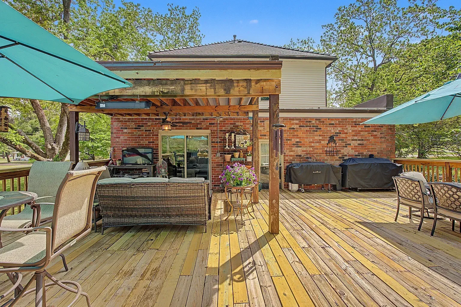 1930 Traditional House Hernando Mississippi - 29 - patio.webp