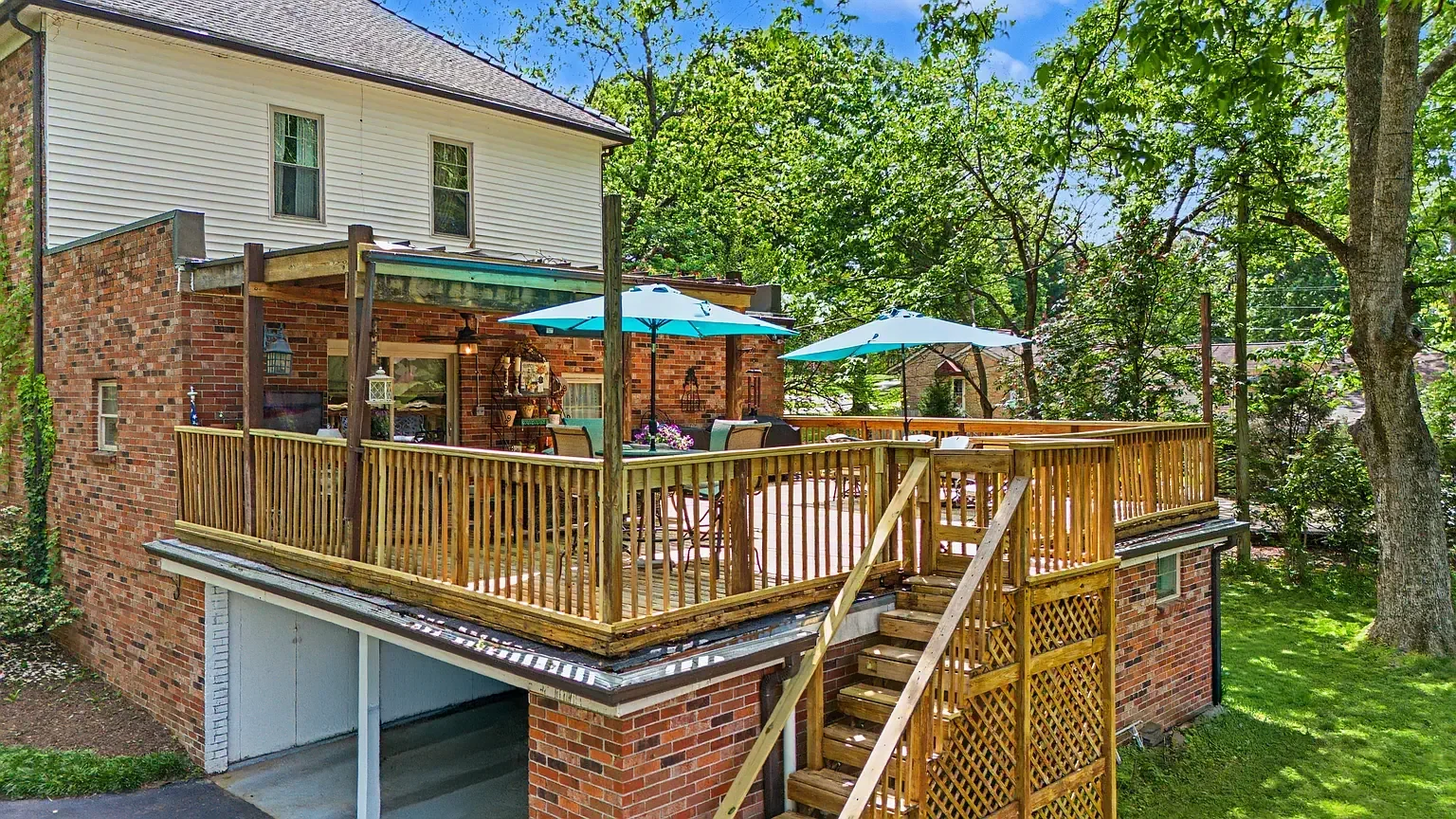 1930 Traditional House Hernando Mississippi - 30 - patio.webp