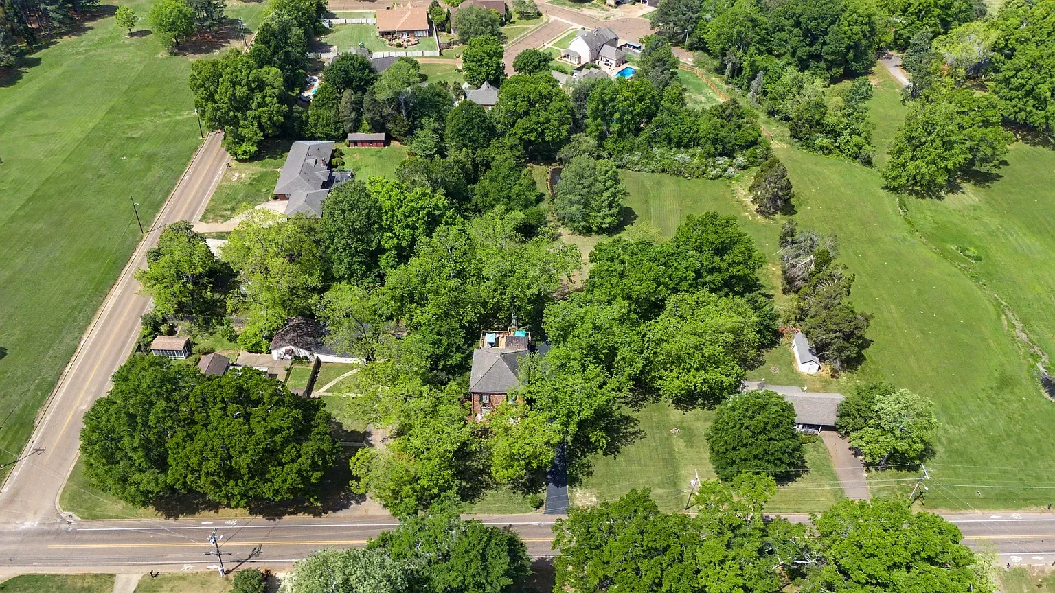 1930 Traditional House Hernando Mississippi - 35 - aerial view.webp
