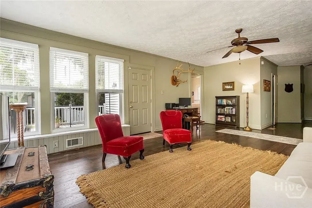 1890 Folk Victorian house Guyton Georgia - 11 - sunroom.webp