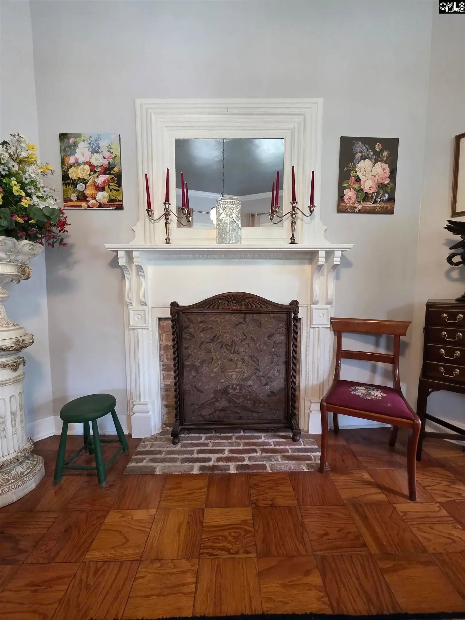 The Peter Oliver House 1904 Victorian Swansea South Carolina - 11 - living room.webp