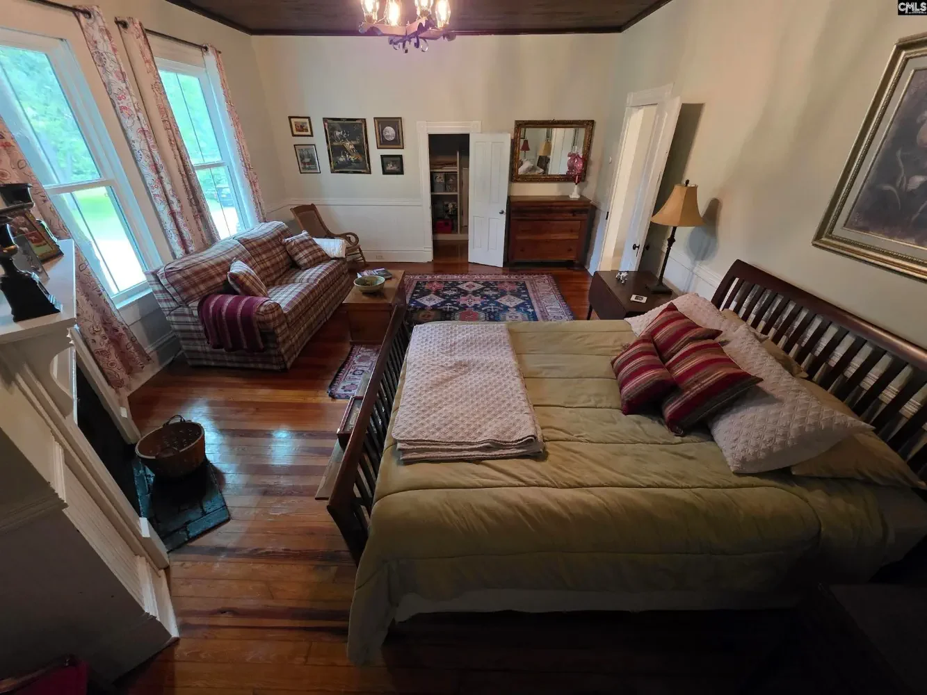 The Peter Oliver House 1904 Victorian Swansea South Carolina - 39 - bedroom.webp