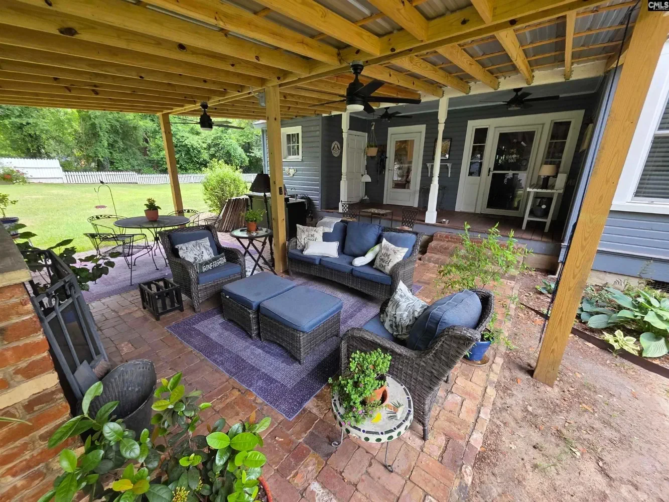 The Peter Oliver House 1904 Victorian Swansea South Carolina - 59 - backyard.webp