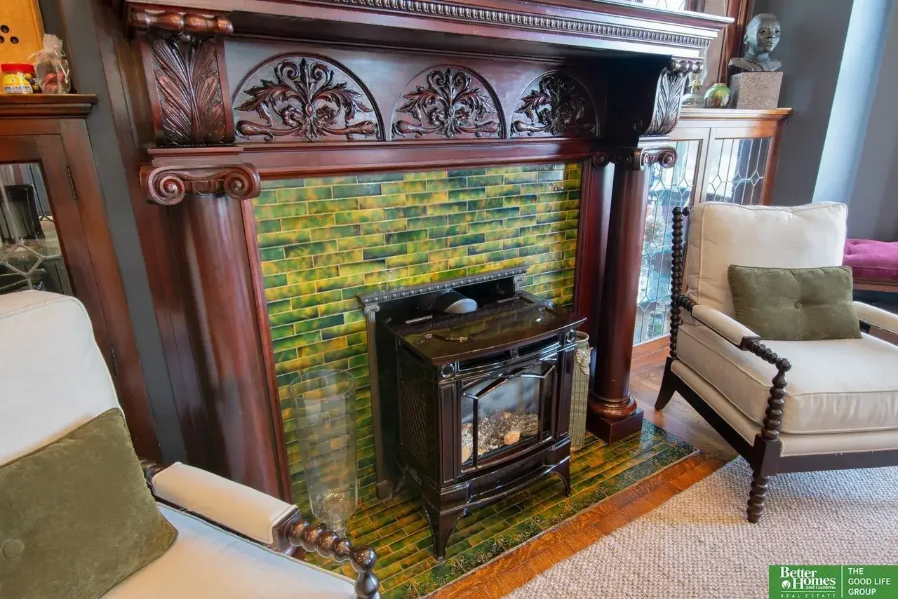 1908 Georgian Revival house Omaha Nebraska - 25 - family room.webp