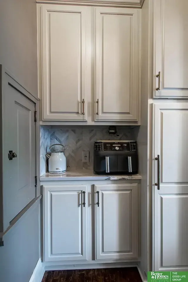 1908 Georgian Revival house Omaha Nebraska - 40 - kitchen.webp