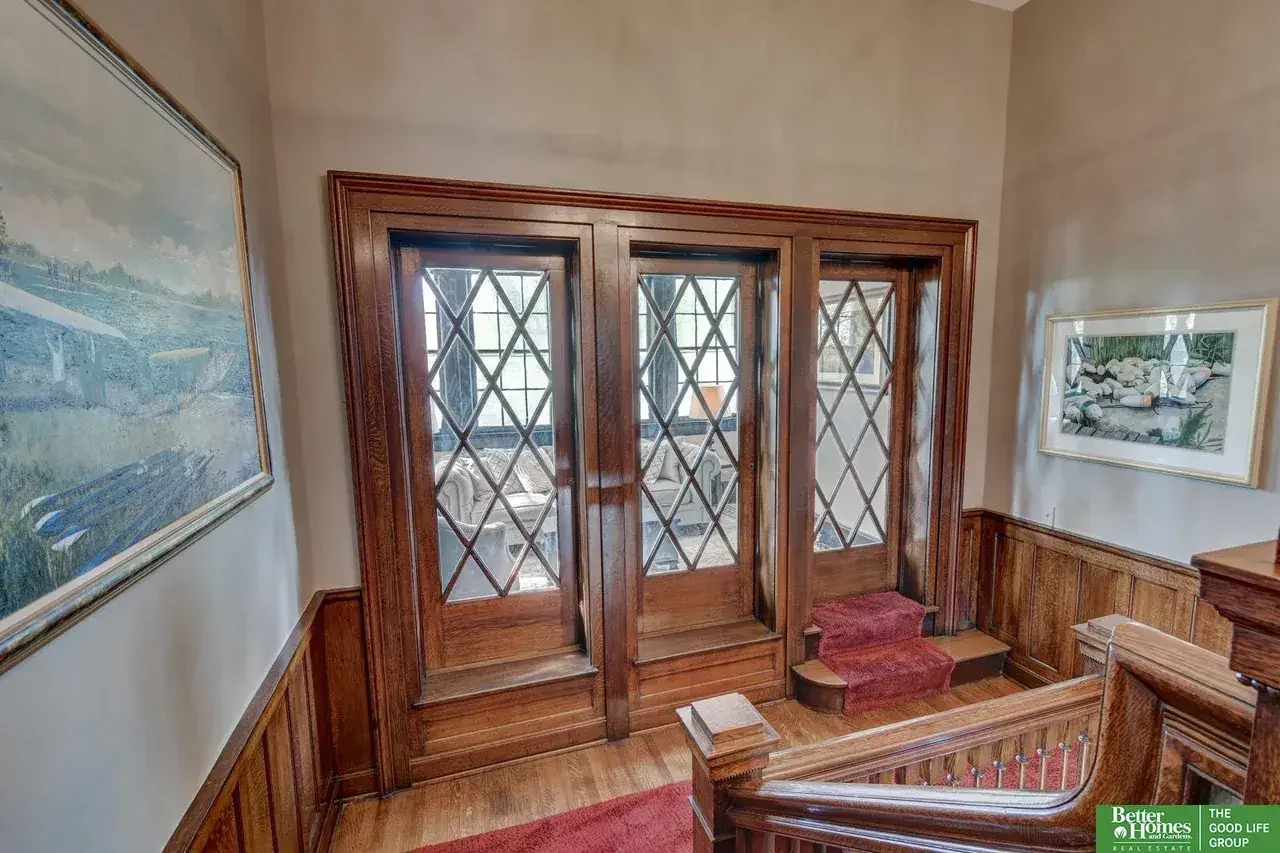 1908 Georgian Revival house Omaha Nebraska - 42 - stairs.webp